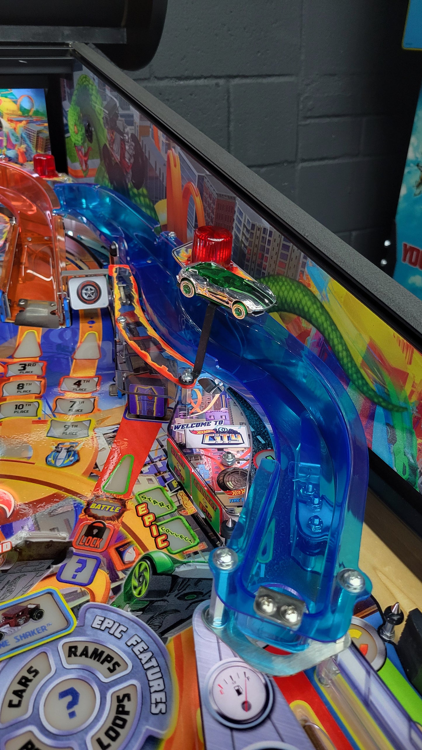 Hot Wheels Deluxe Pinball by American Pinball