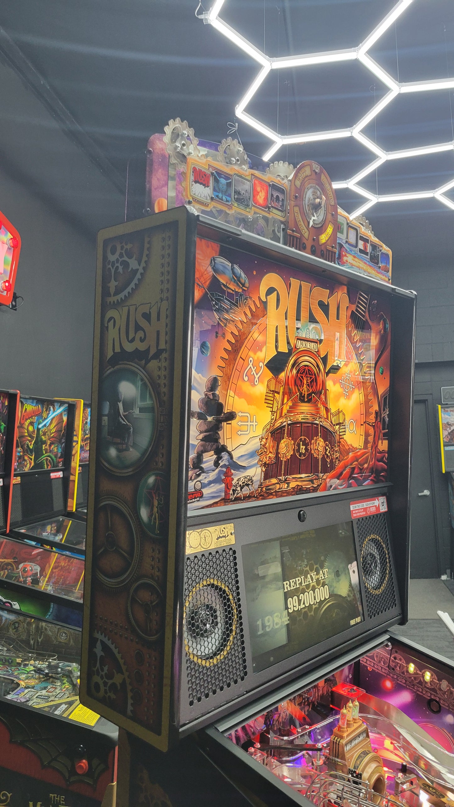 Rush LE Pinball with Stern Official Topper HUO