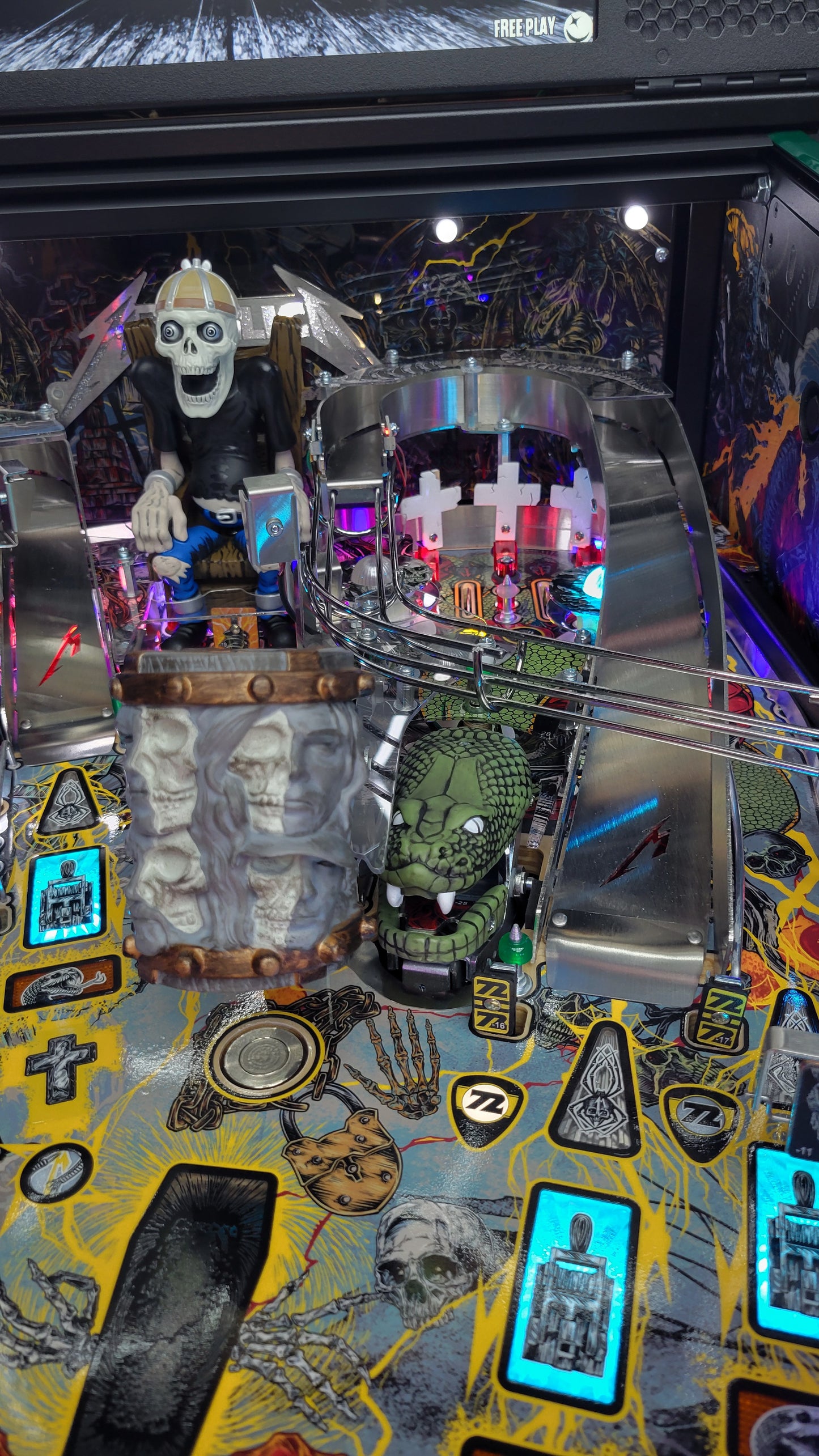 Stern Metallica Remastered Premium HUO Pinball