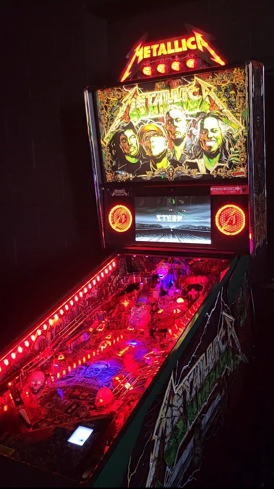 Stern Metallica Remastered Premium HUO Pinball