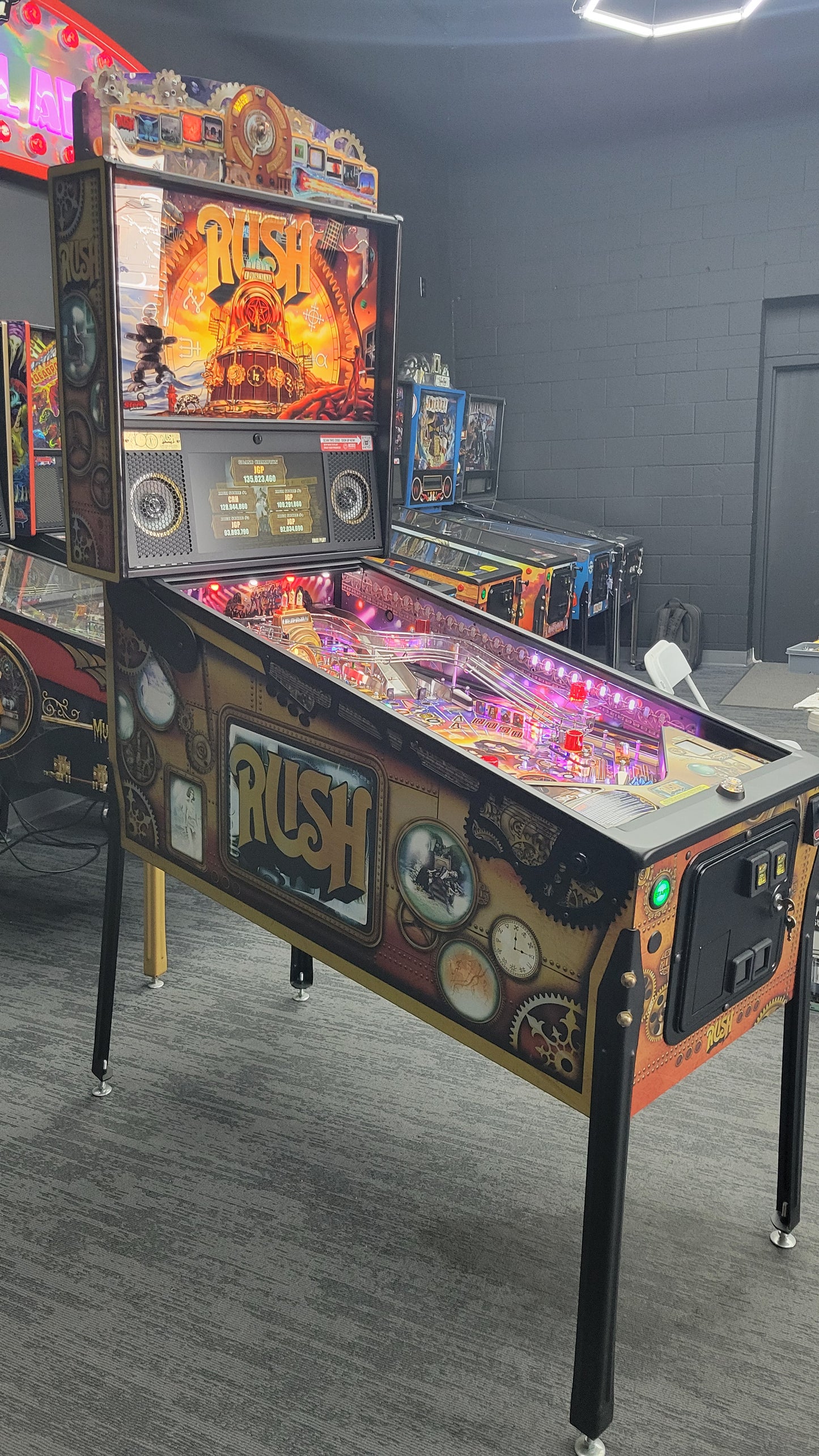Rush LE Pinball with Stern Official Topper HUO