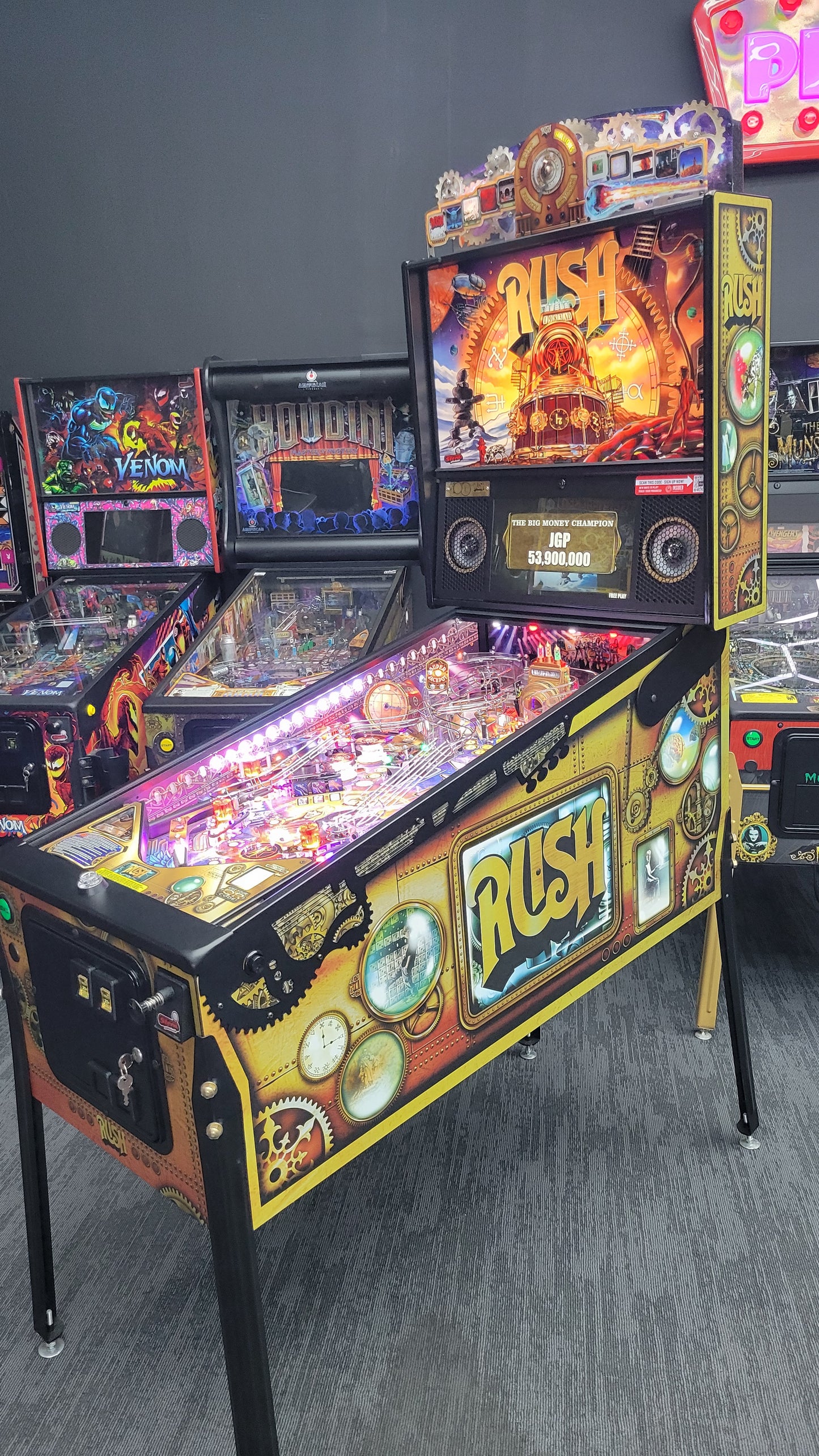 Rush LE Pinball with Stern Official Topper HUO