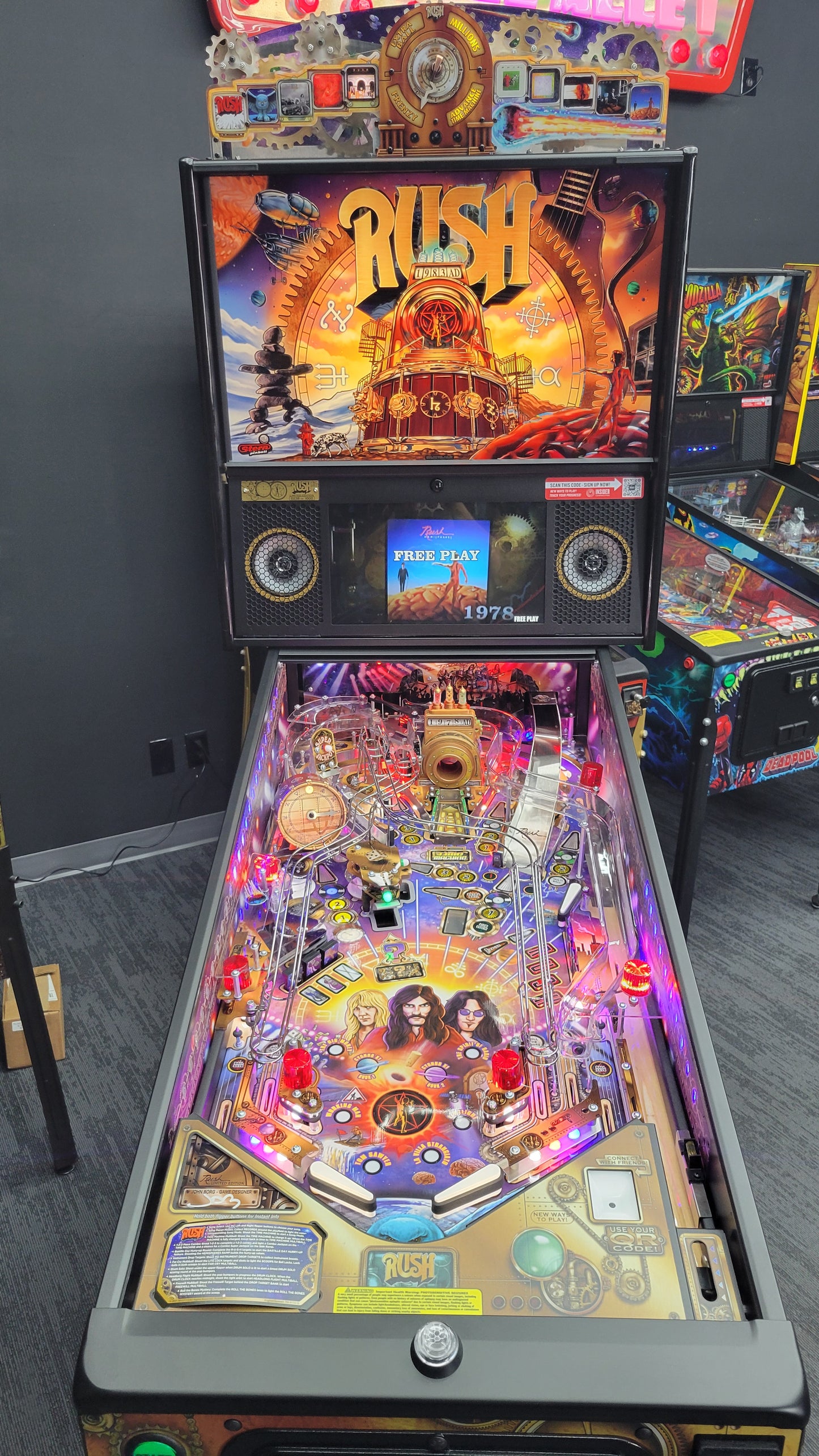Rush LE Pinball with Stern Official Topper HUO