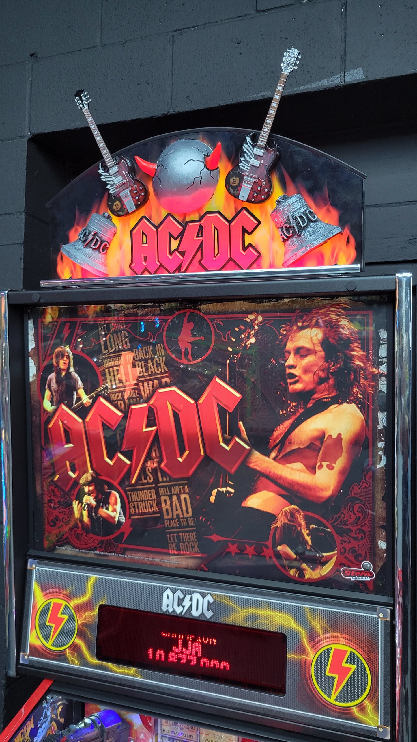 Stern AC/DC Premium Vault Edition Pinball