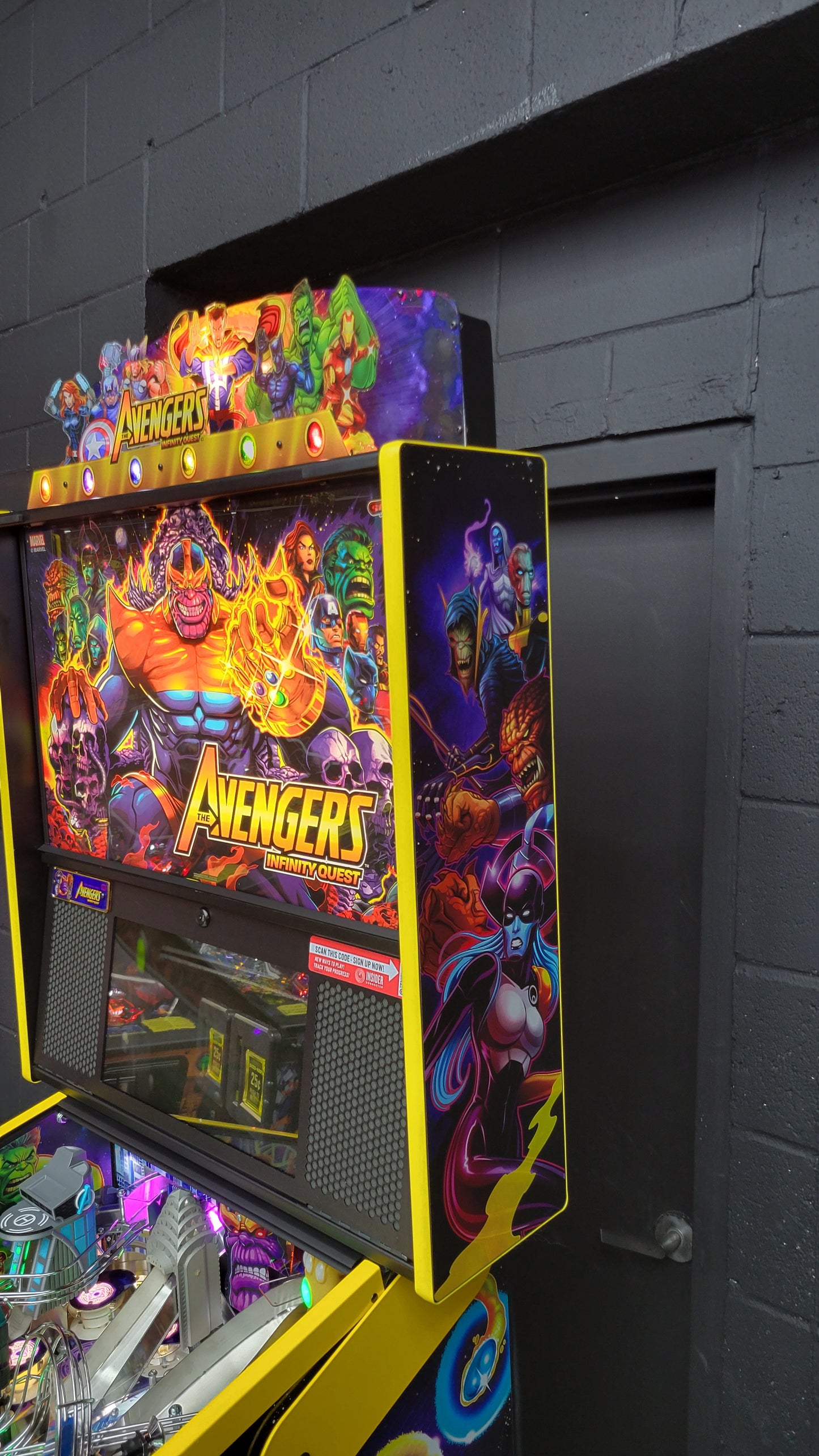 Stern The Avengers Infinity Quest Premium Pinball HUO