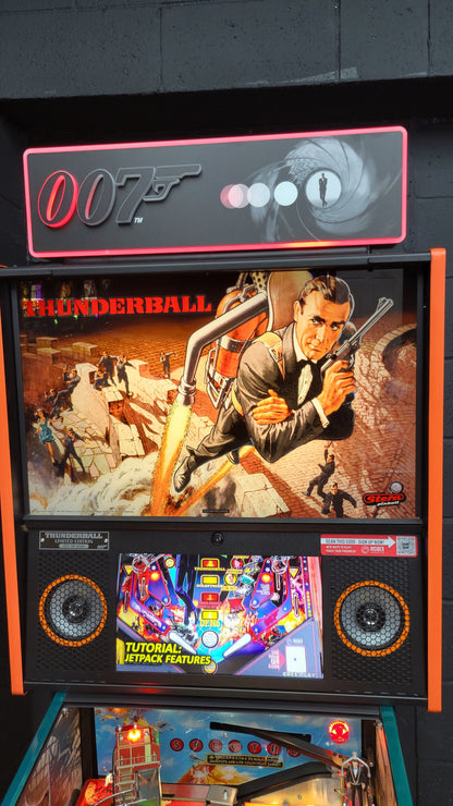 Stern James Bond 007 LE With Topper