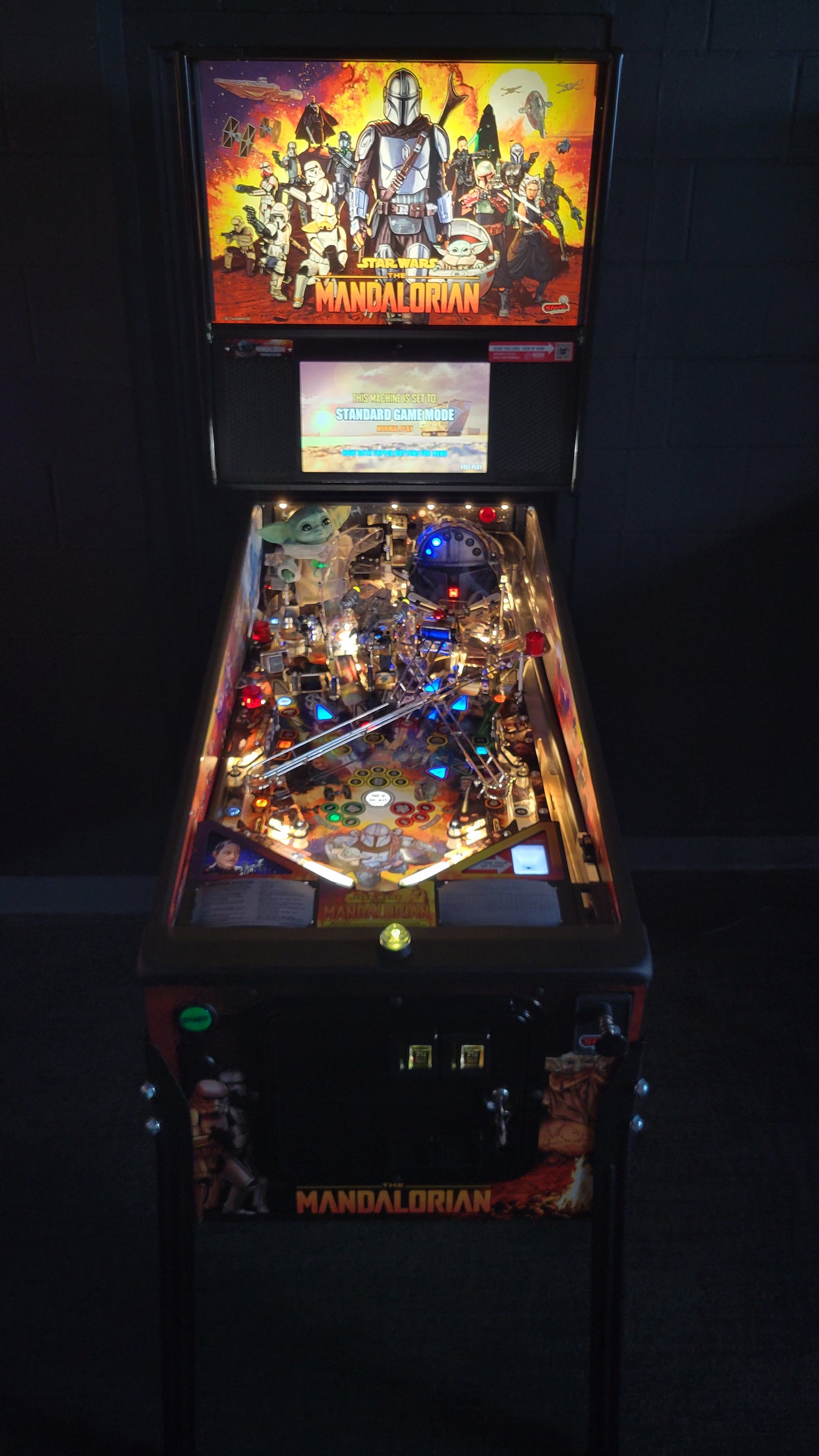 Stern Mandalorian Premium Pinball HUO