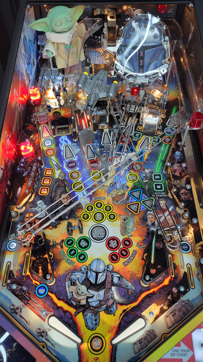 Stern Mandalorian Premium Pinball HUO