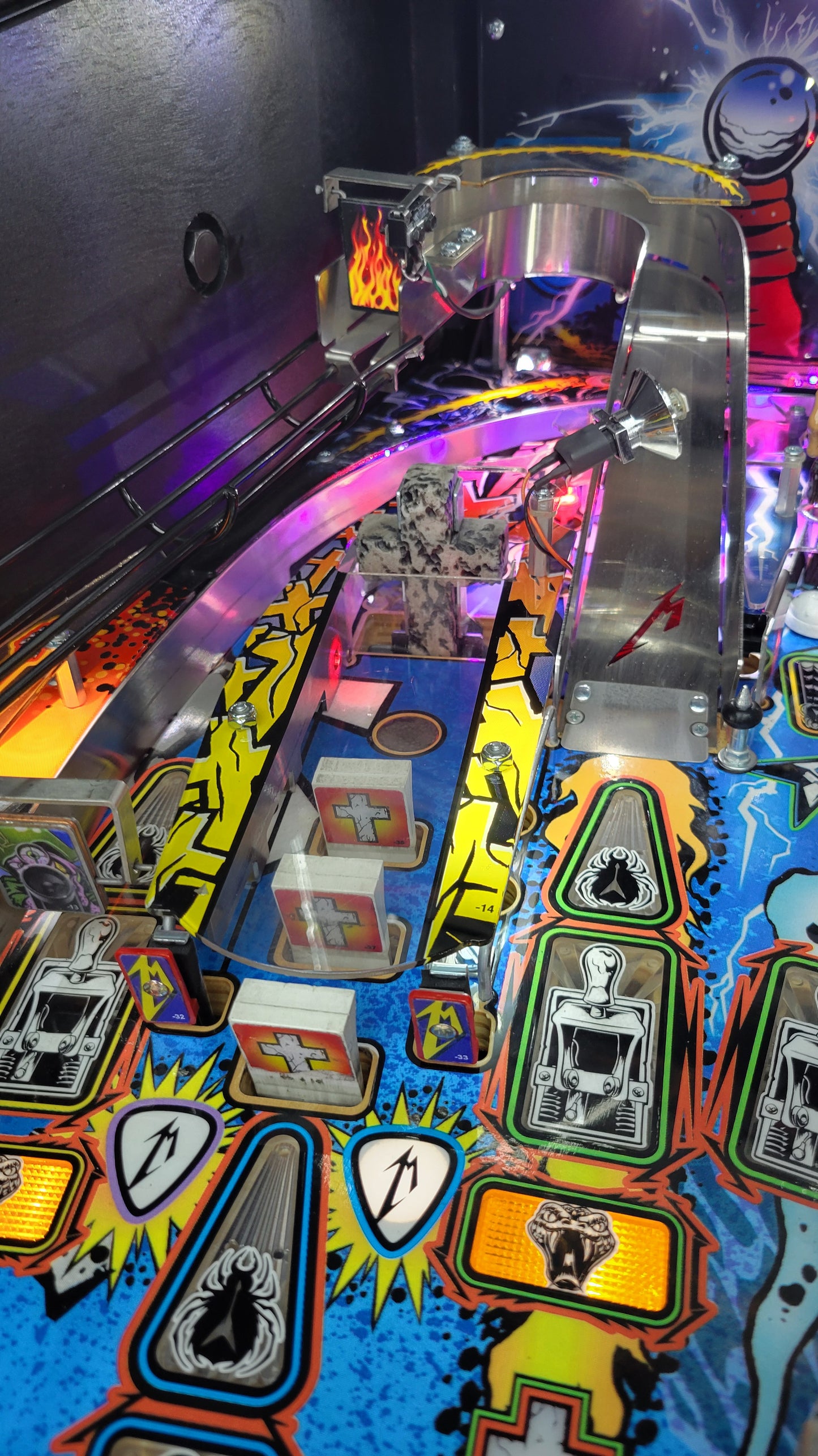 Stern Metallica Premium Vault Pinball