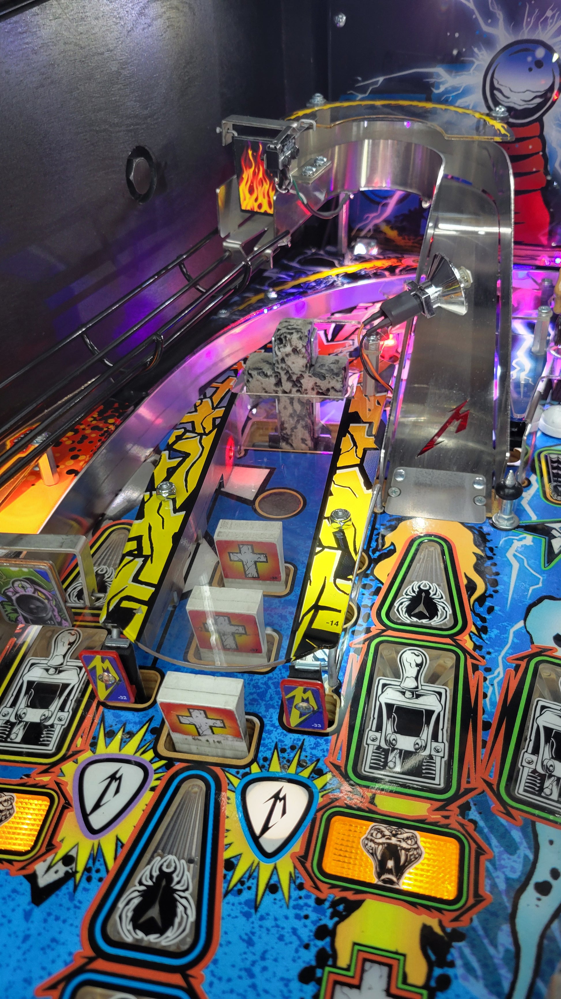 Stern Metallica Premium Vault Pinball
