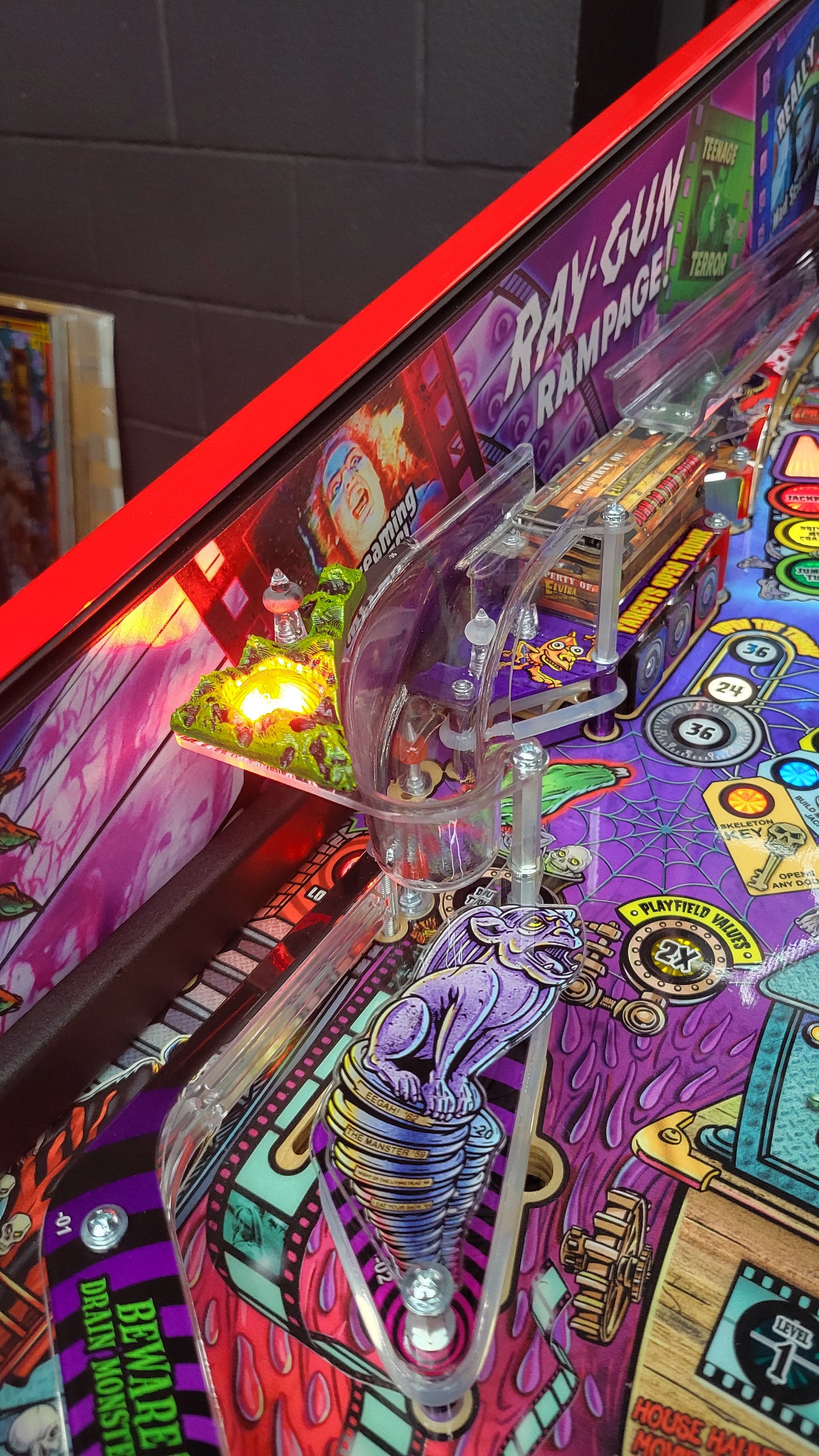 Elvira House of Horrors Premium Custom HUO Pinball Loaded!