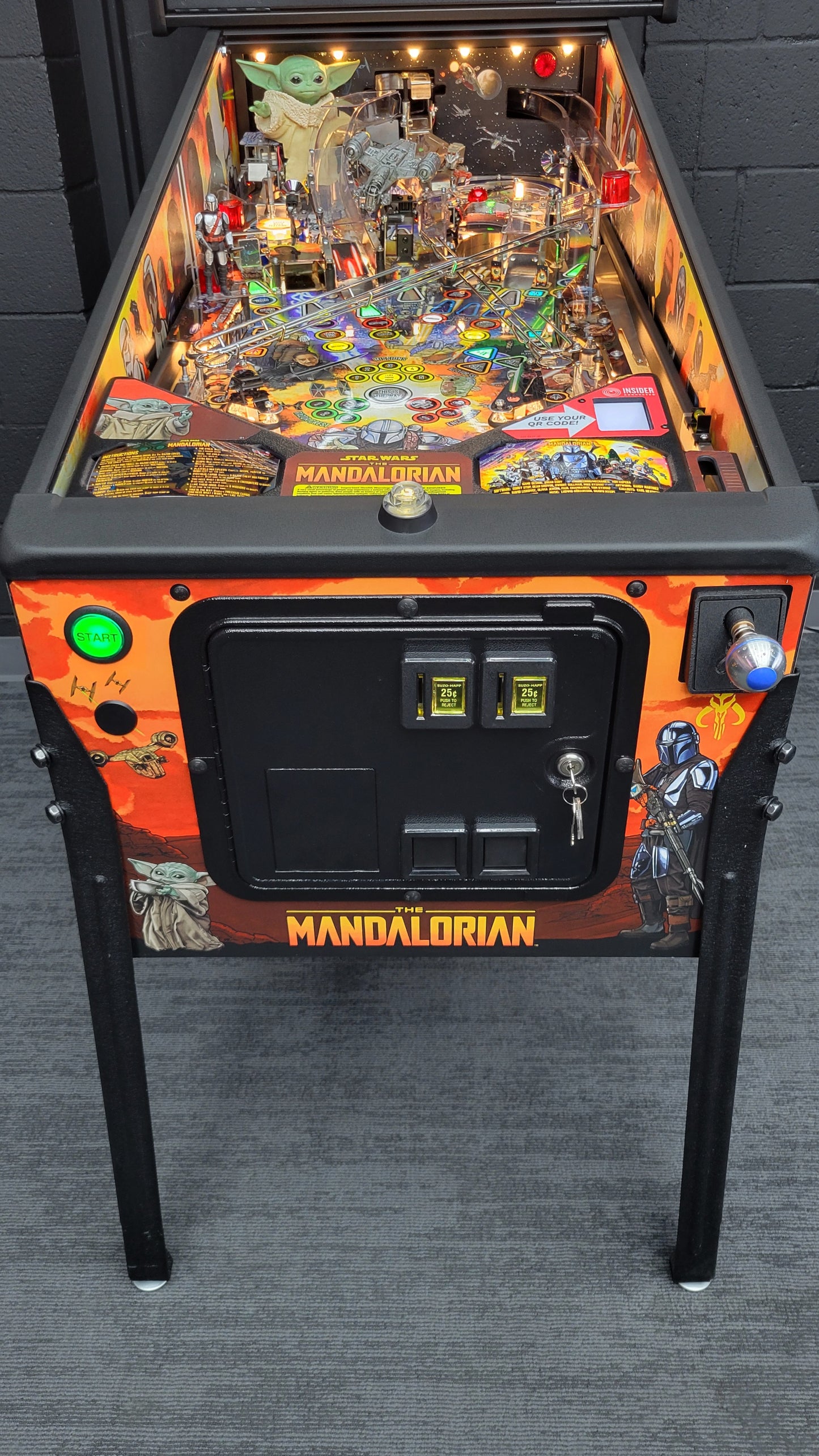 Stern Mandalorian Pro Pinball with Topper