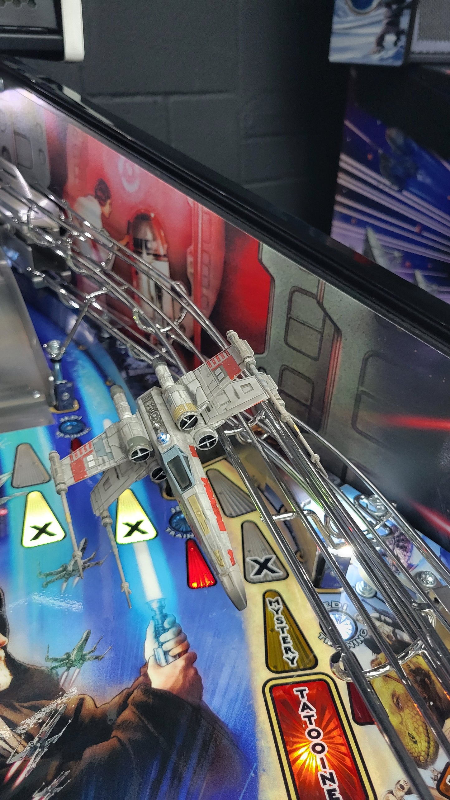 Star Wars LE Pinball with Official R2D2 Stern Topper