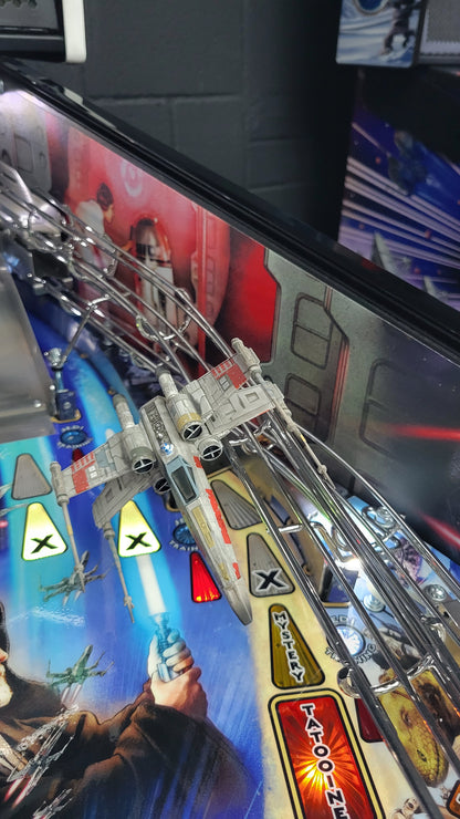 Star Wars LE Pinball with Official R2D2 Stern Topper