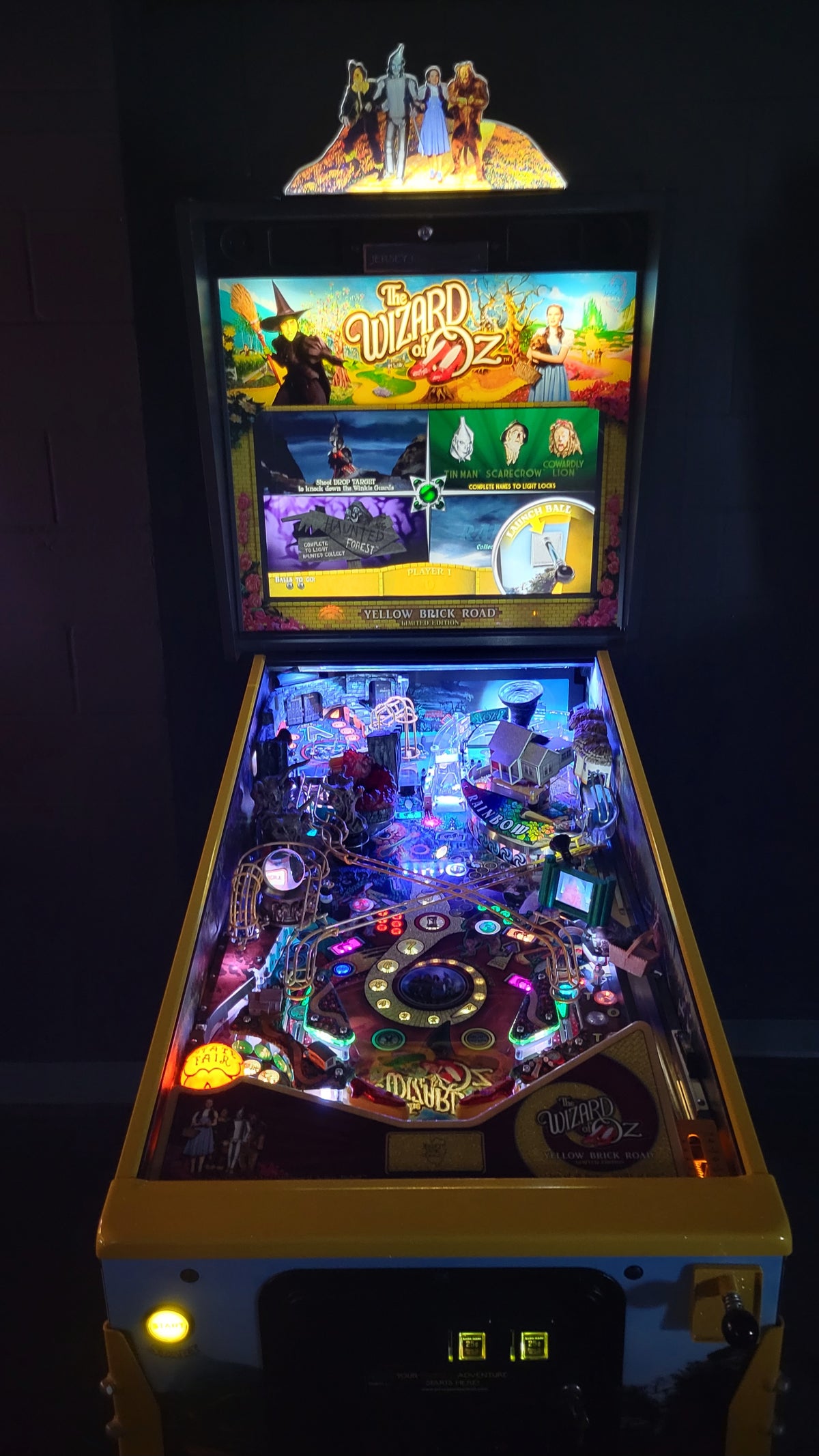 Wizard Of Oz Yellow Brick Road Edition HUO by Jersey Jack Pinball