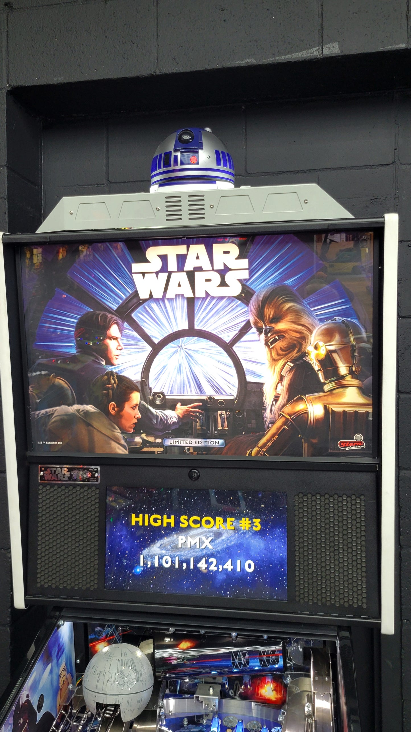 Star Wars LE Pinball with Official R2D2 Stern Topper