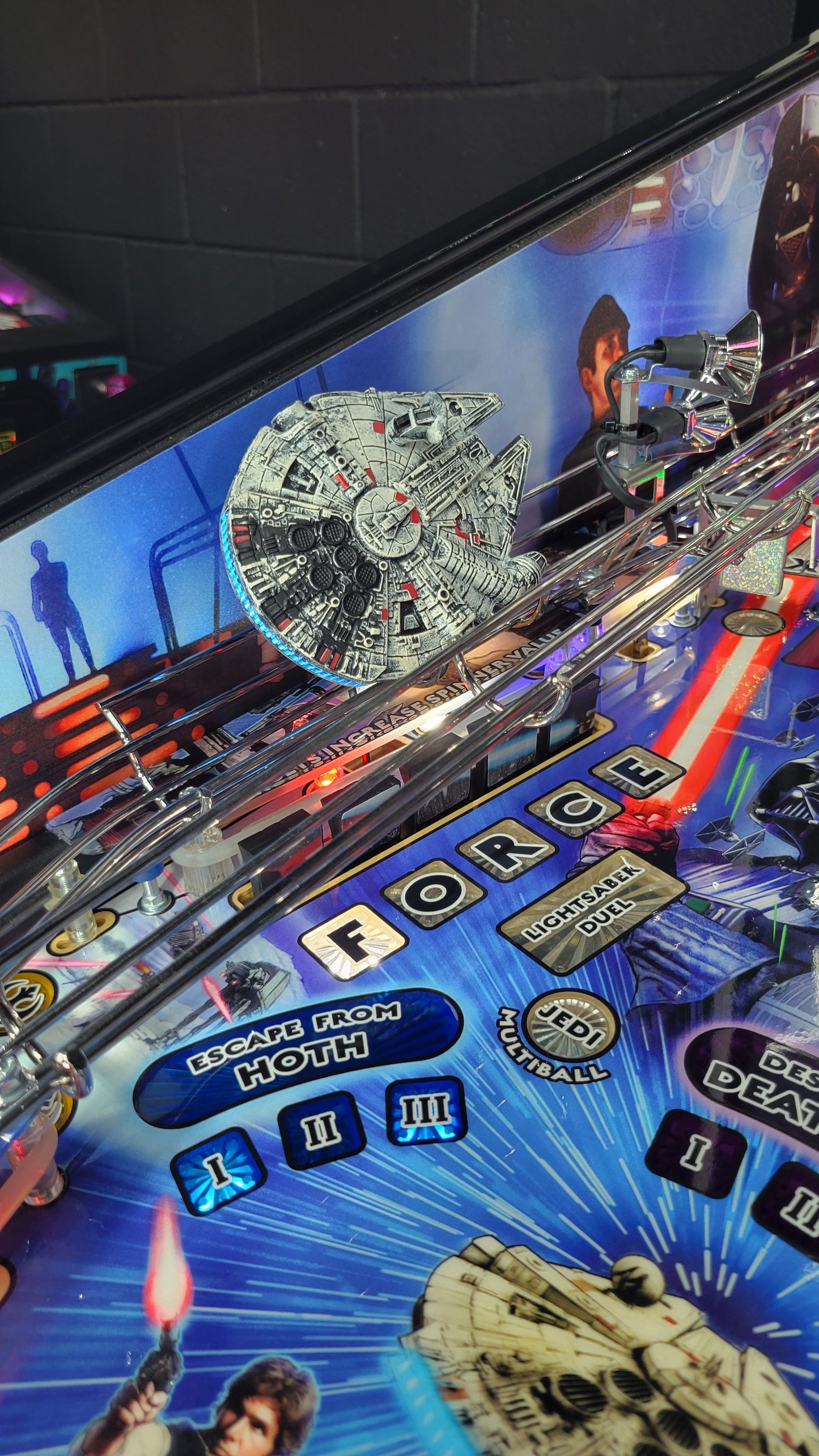 Star Wars LE Pinball with Official R2D2 Stern Topper