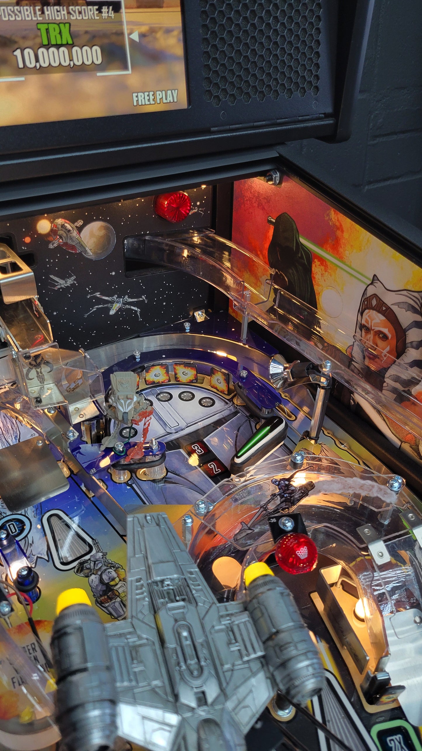 Stern Mandalorian Pro Pinball with Topper