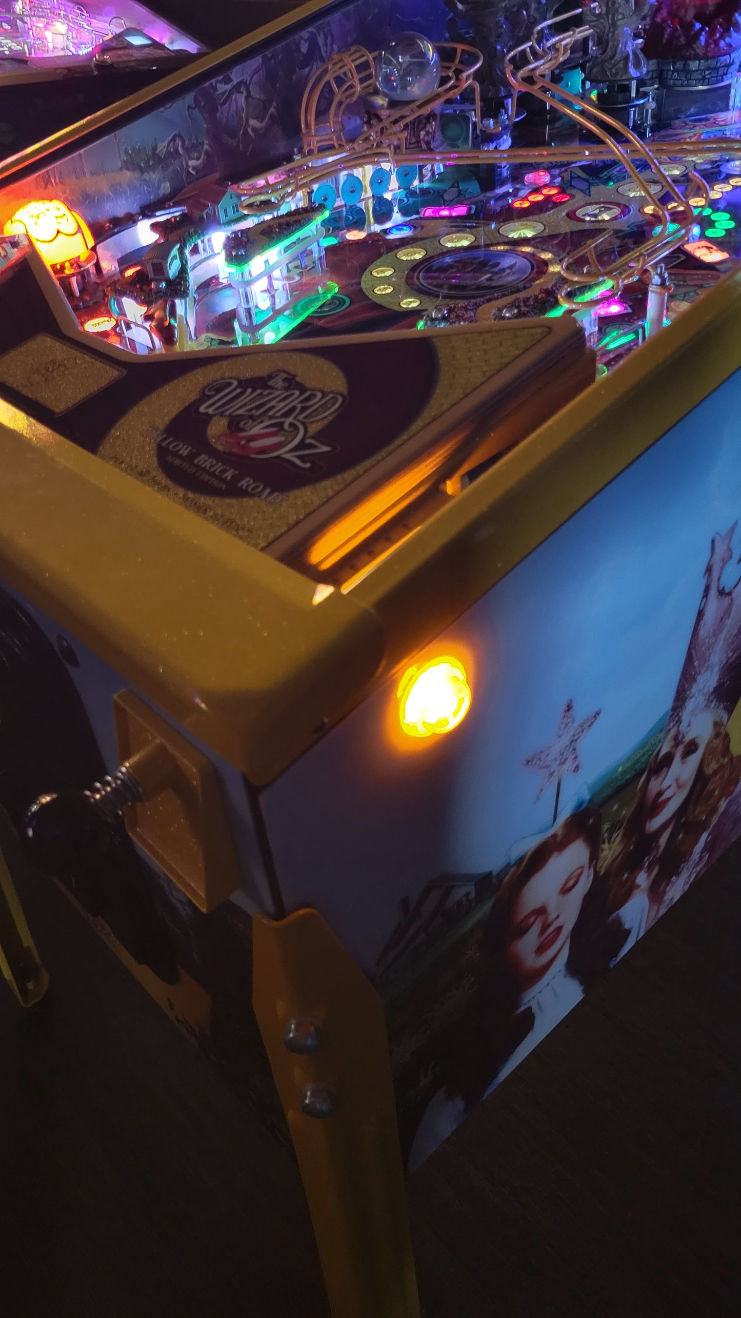 Wizard Of Oz Yellow Brick Road Edition HUO by Jersey Jack Pinball