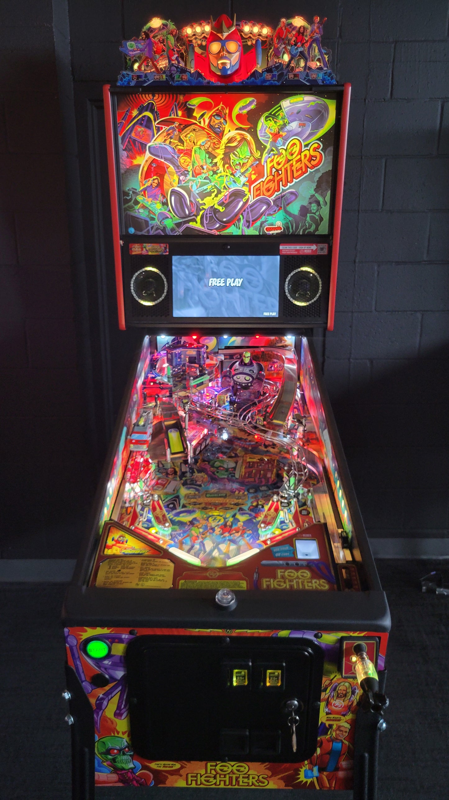 Stern Foo Fighters Premium with Topper Loaded!