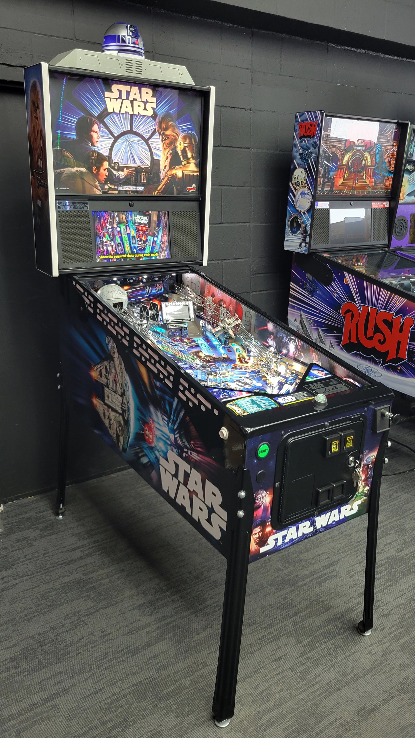 Star Wars LE Pinball with Official R2D2 Stern Topper