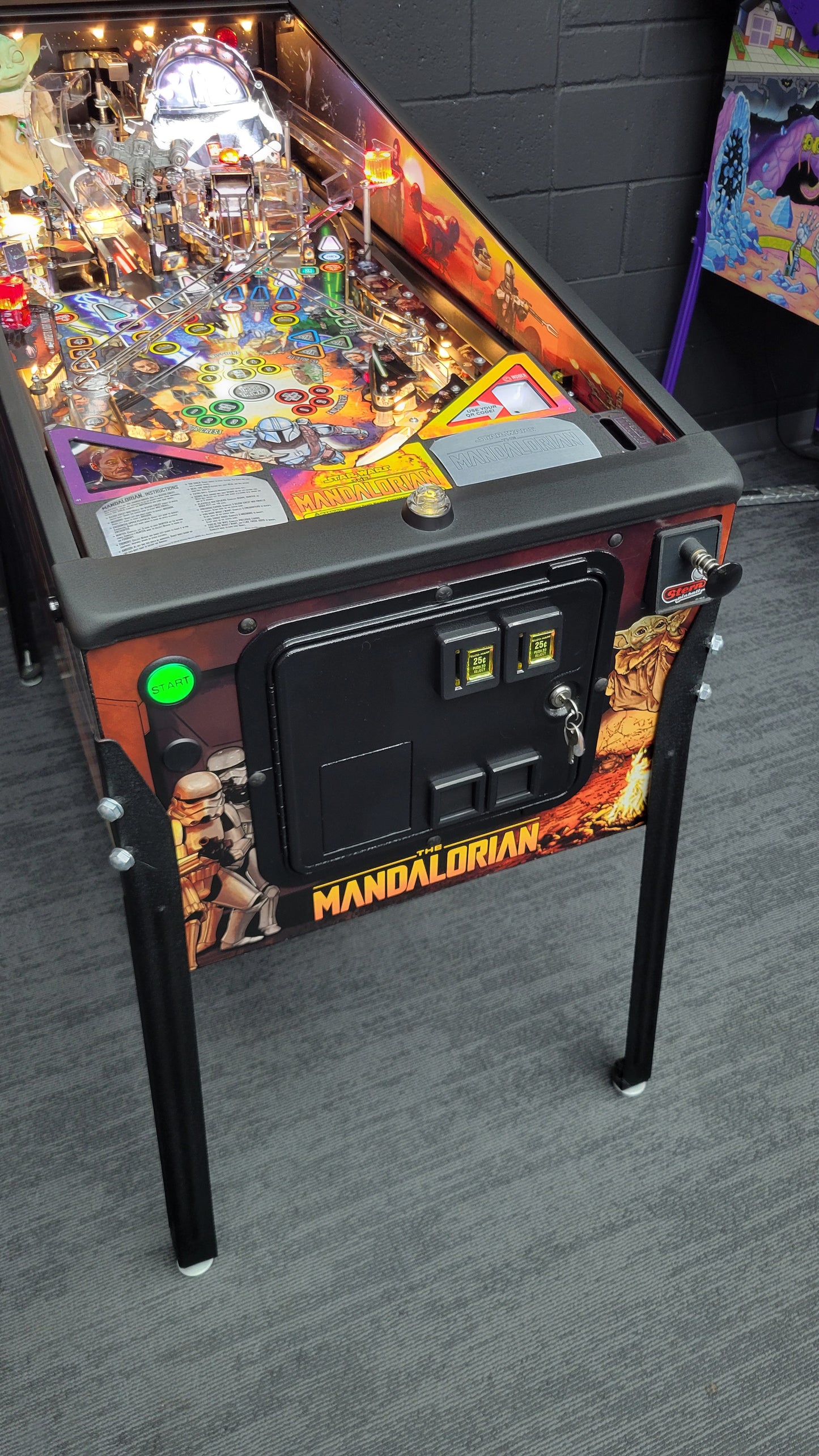 Stern Mandalorian Premium Pinball HUO