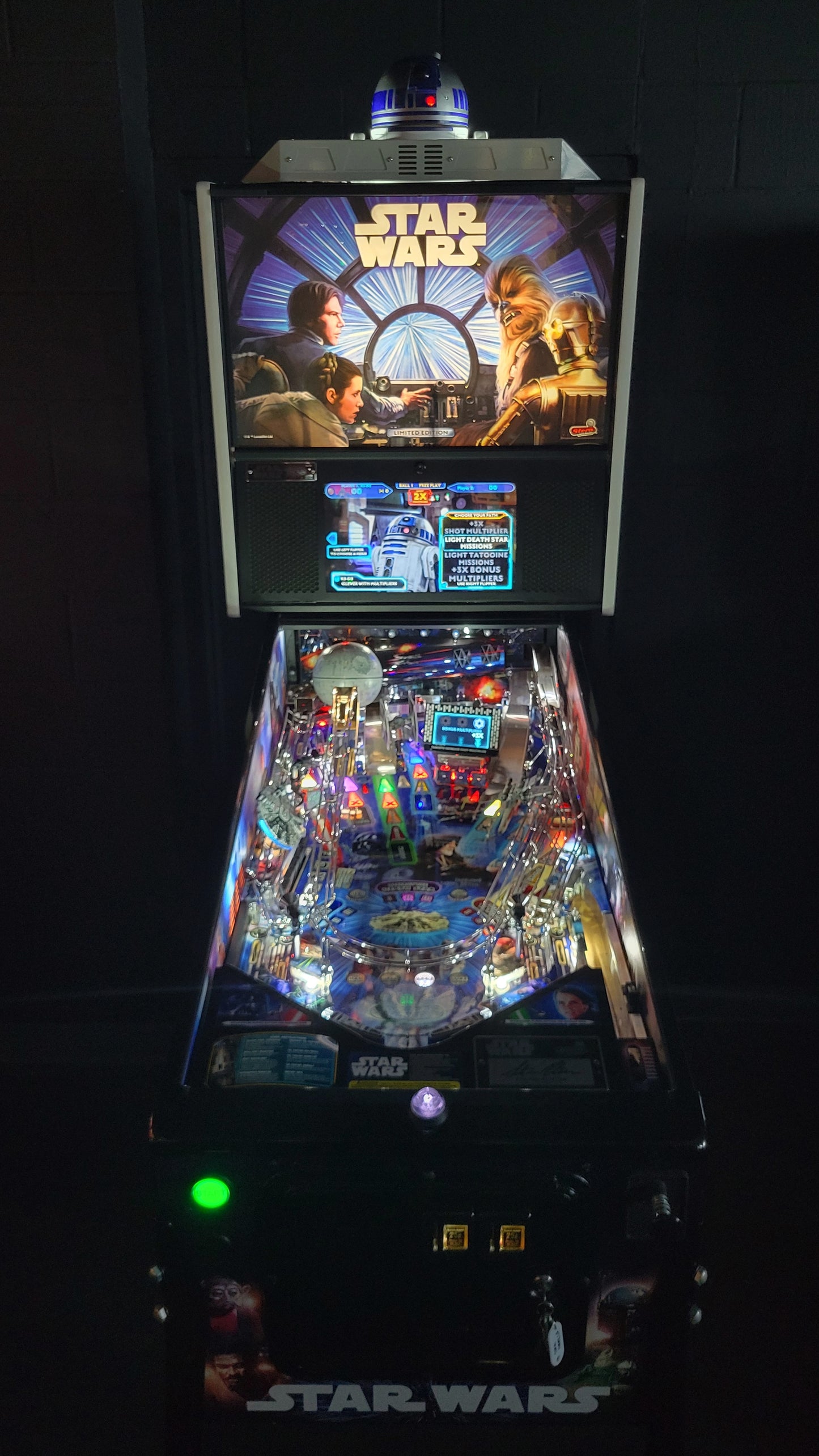 Star Wars LE Pinball with Official R2D2 Stern Topper