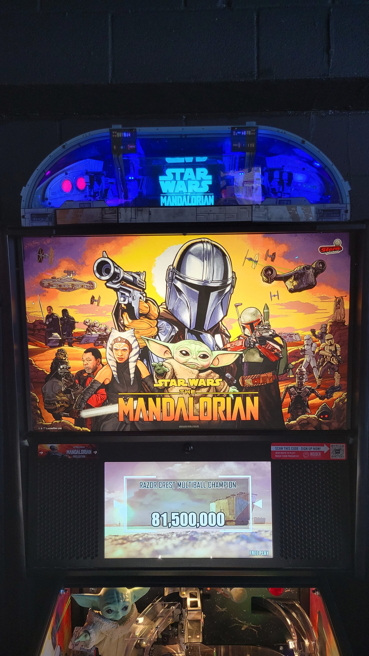 Stern Mandalorian Pro Pinball with Topper