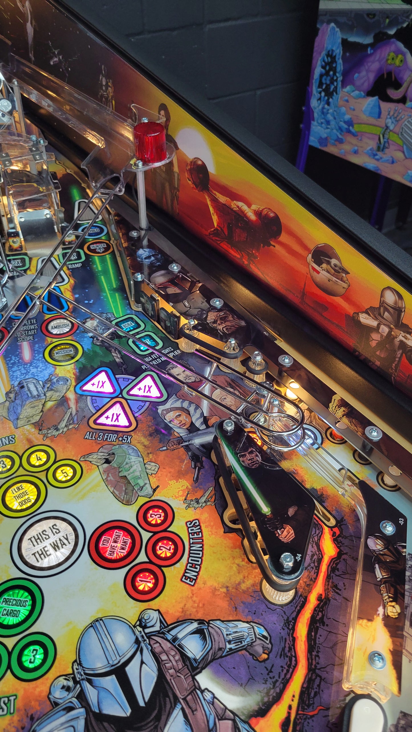 Stern Mandalorian Premium Pinball HUO