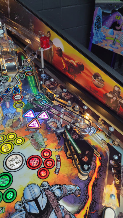 Stern Mandalorian Premium Pinball HUO