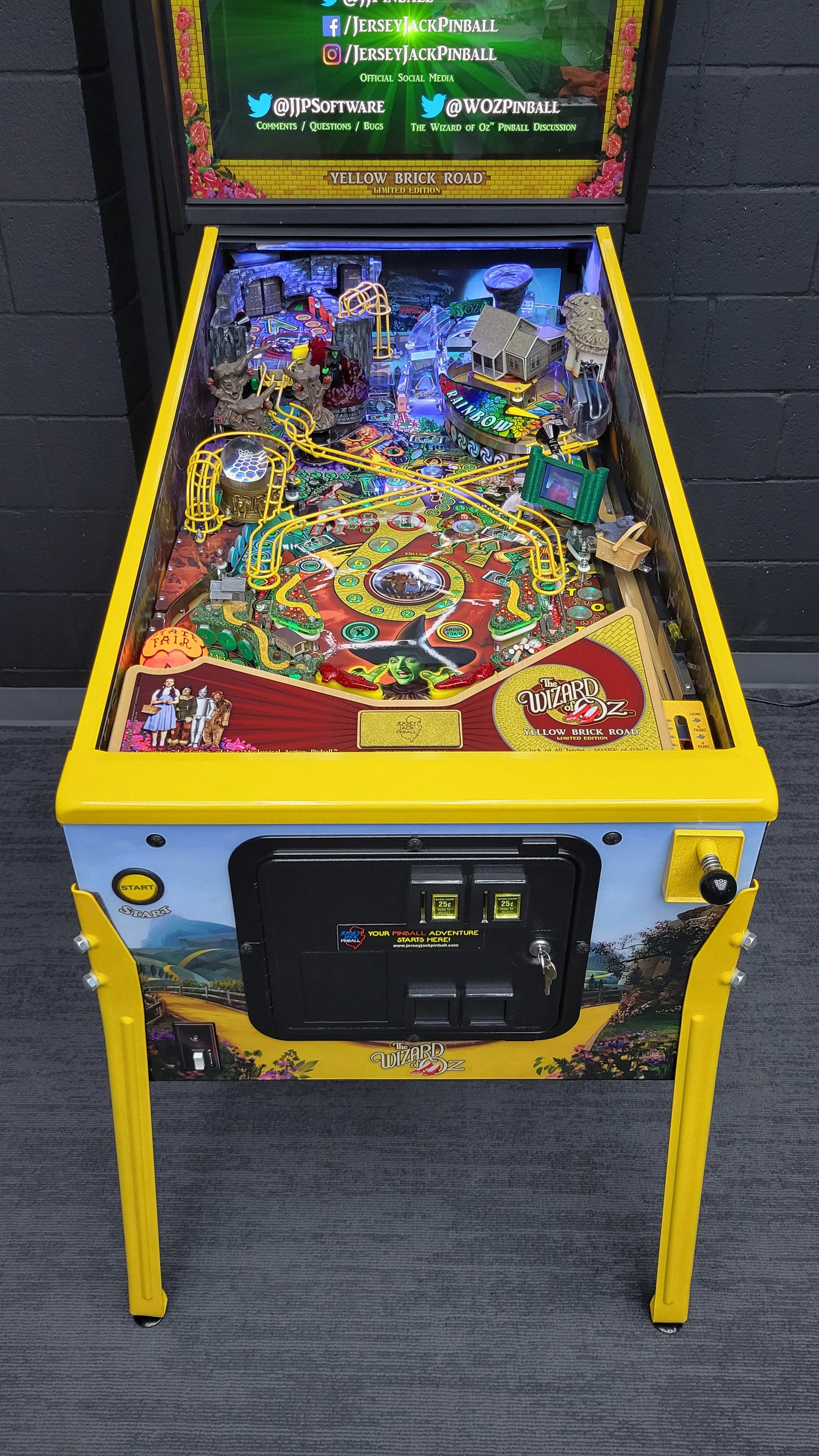 Wizard Of Oz Yellow Brick Road Edition HUO by Jersey Jack Pinball
