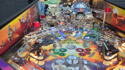 Stern Mandalorian Premium Pinball HUO