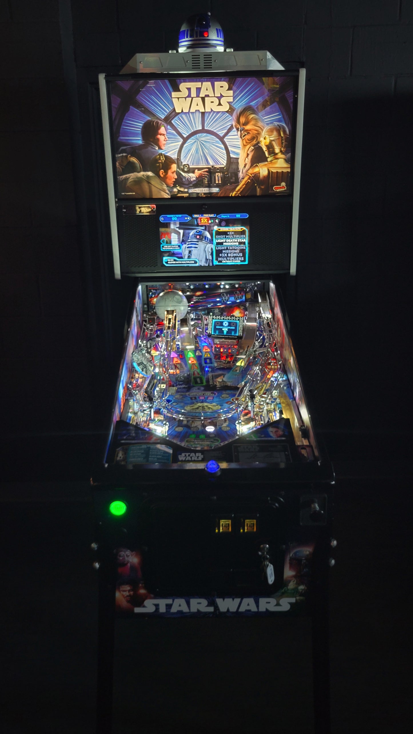 Star Wars LE Pinball with Official R2D2 Stern Topper