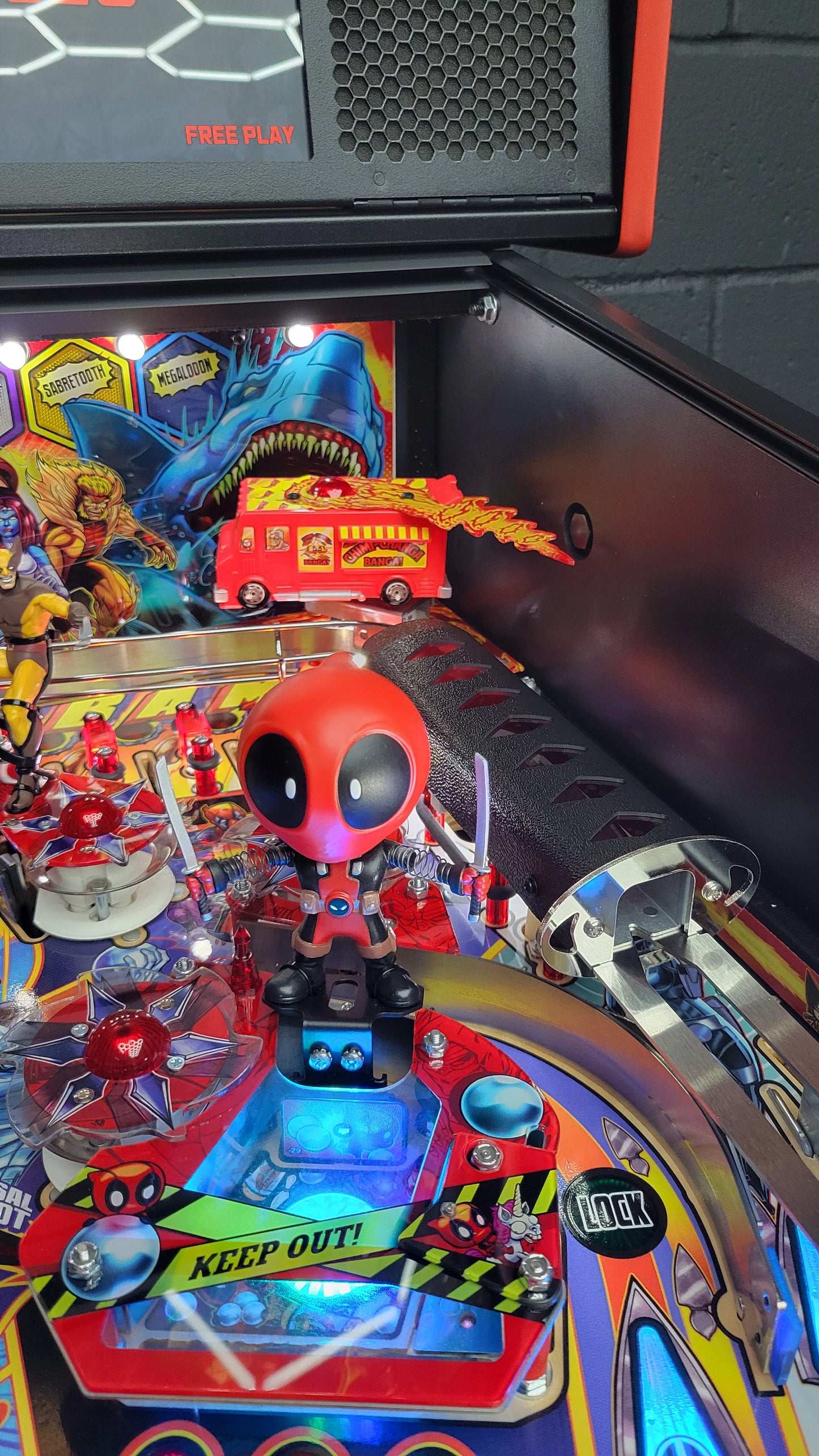 Deadpool Premium pinball by Stern