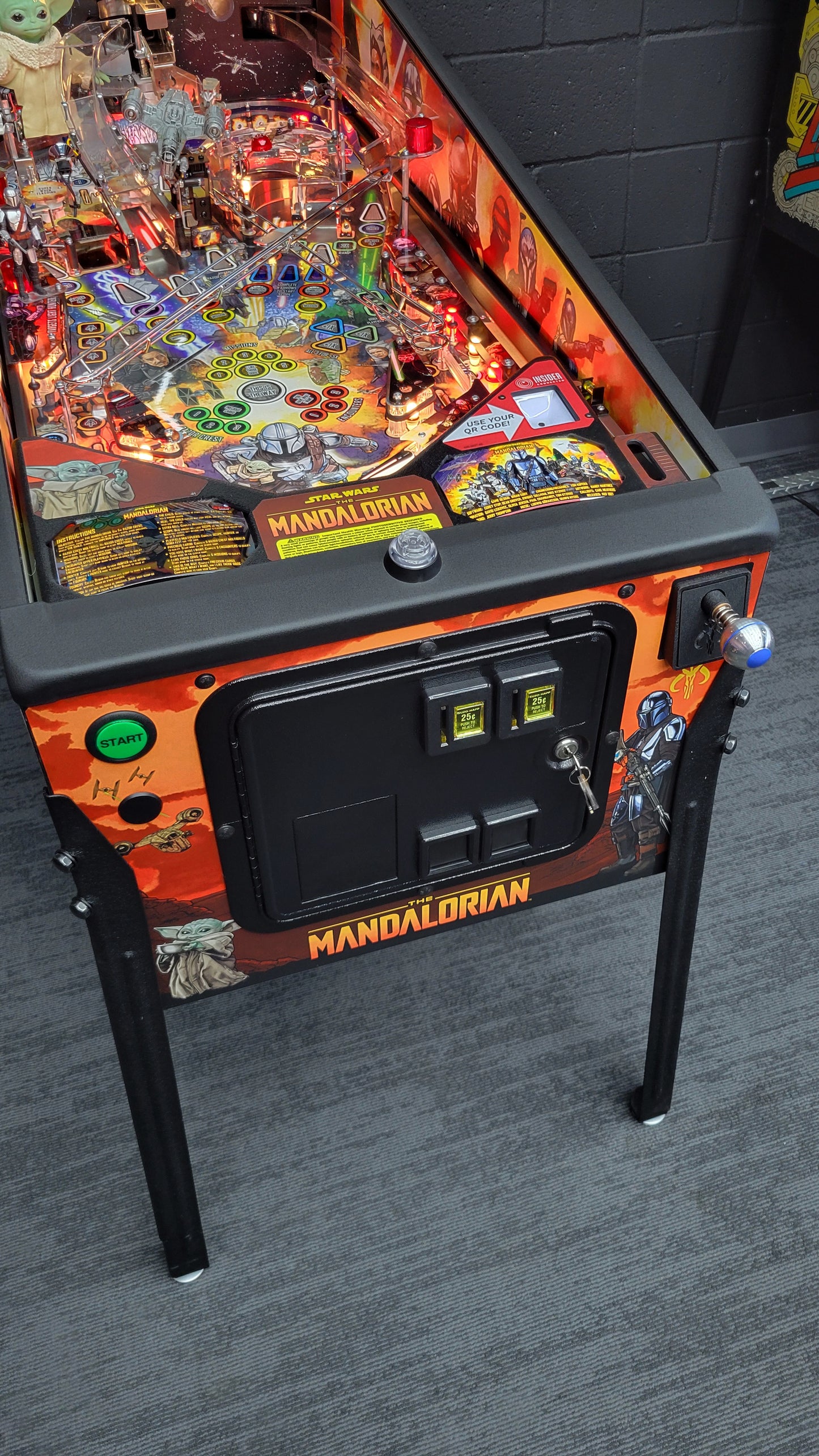 Stern Mandalorian Pro Pinball with Topper