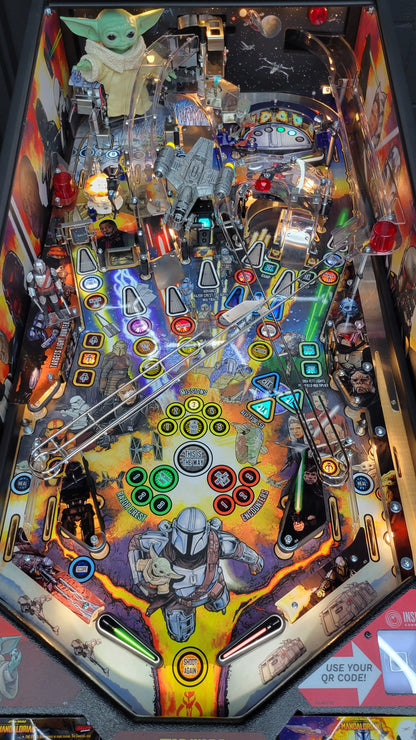 Stern Mandalorian Pro Pinball with Topper