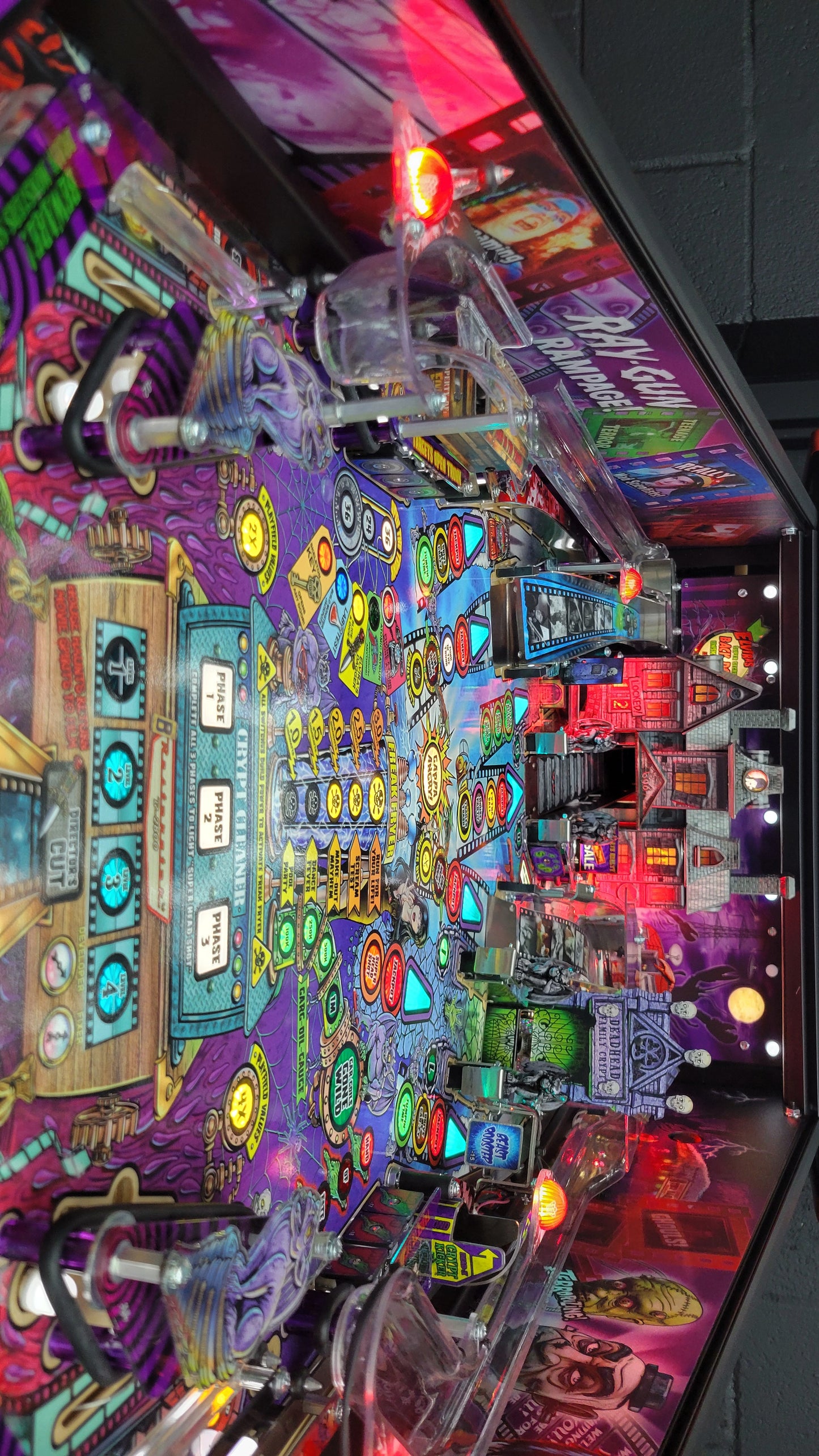 Elvira House of Horrors Premium Pinball HUO