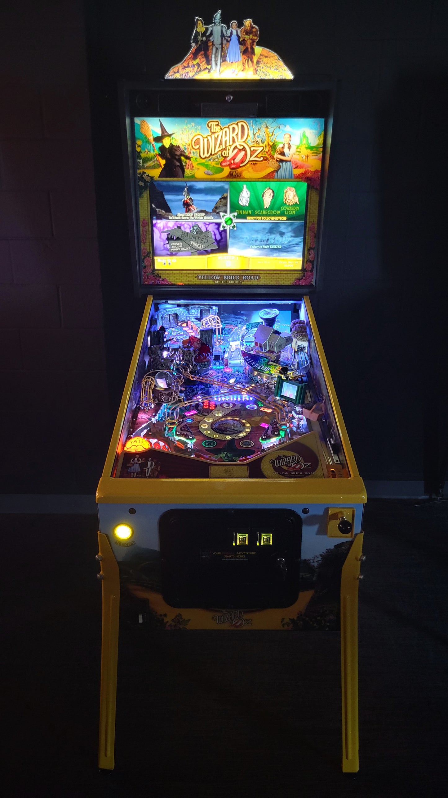 Wizard Of Oz Yellow Brick Road Edition HUO by Jersey Jack Pinball