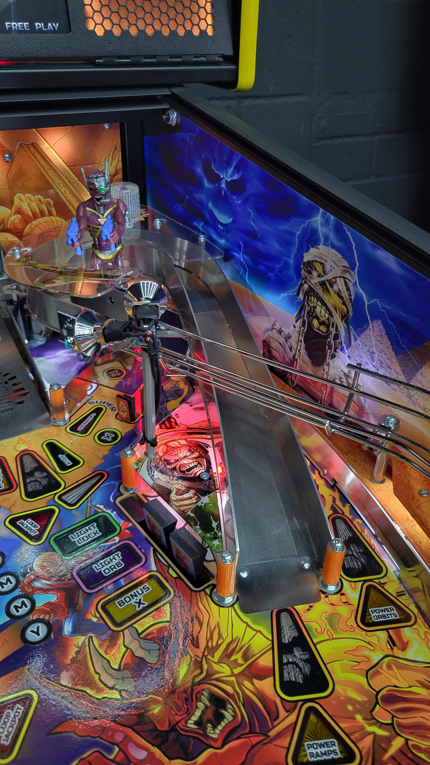 Stern Iron Maiden Premium Pinball HUO