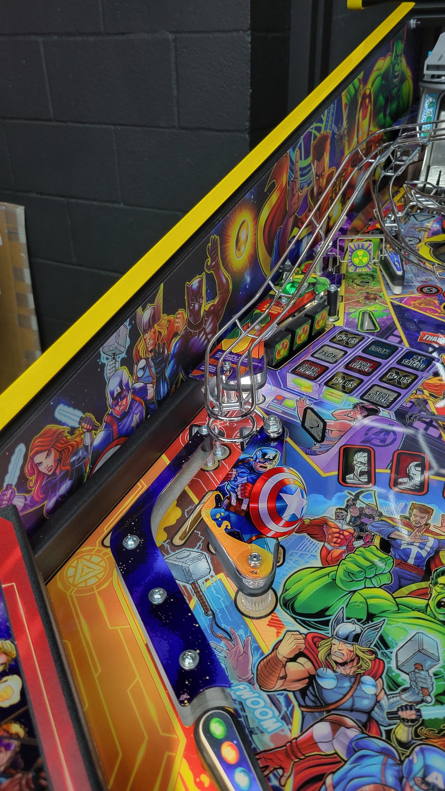 Stern The Avengers Infinity Quest Premium Pinball HUO