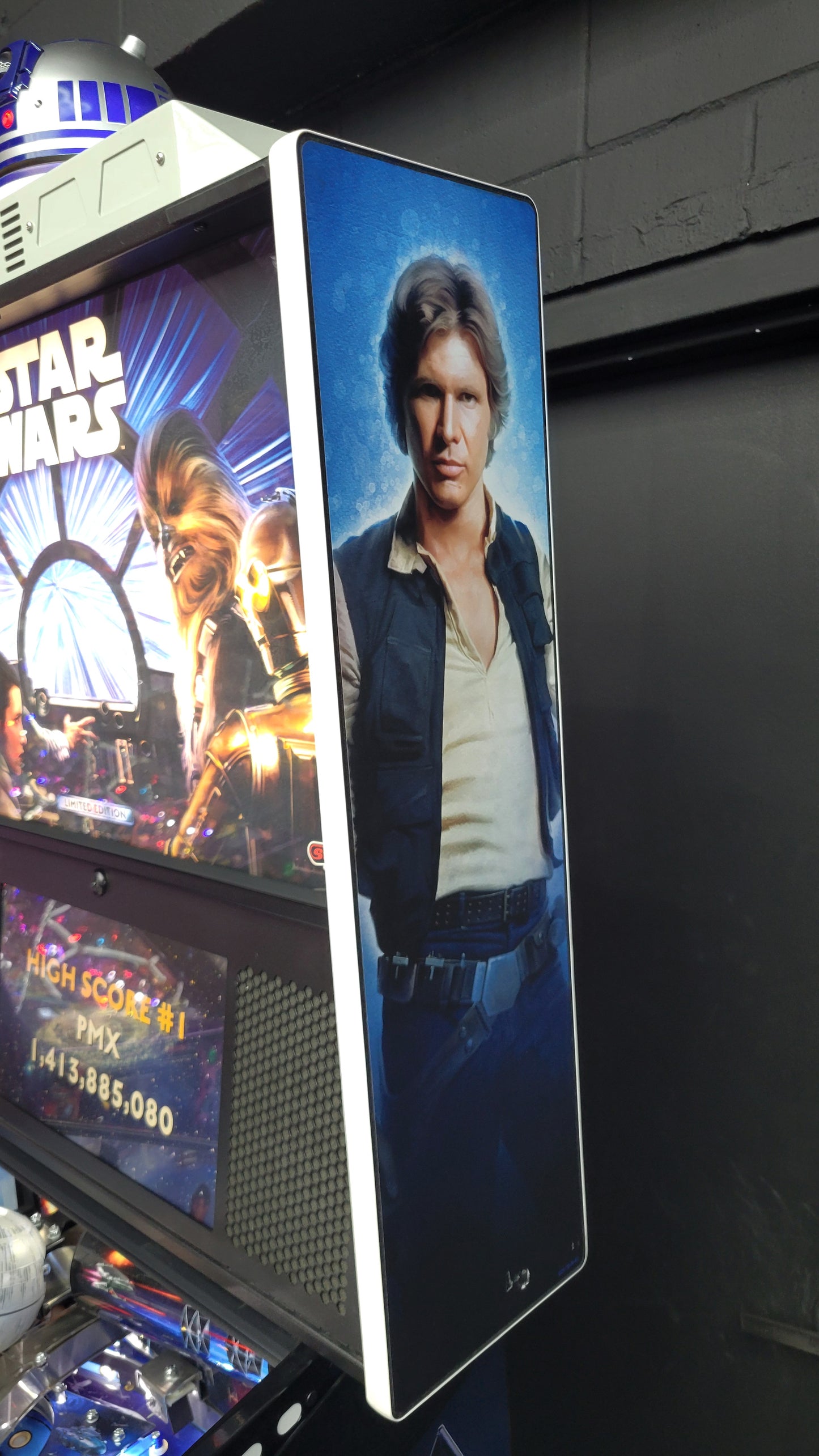 Star Wars LE Pinball with Official R2D2 Stern Topper