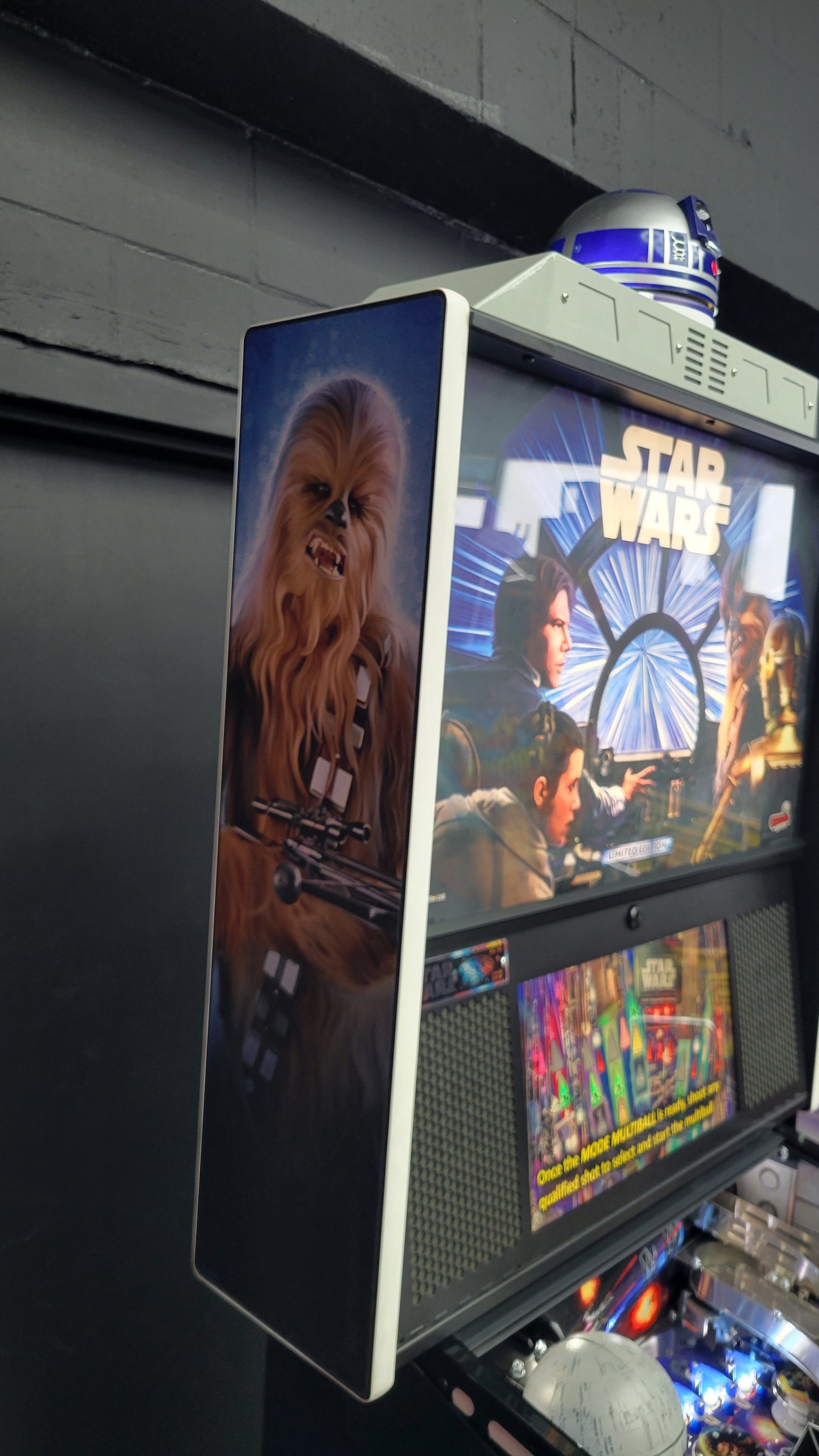 Star Wars LE Pinball with Official R2D2 Stern Topper
