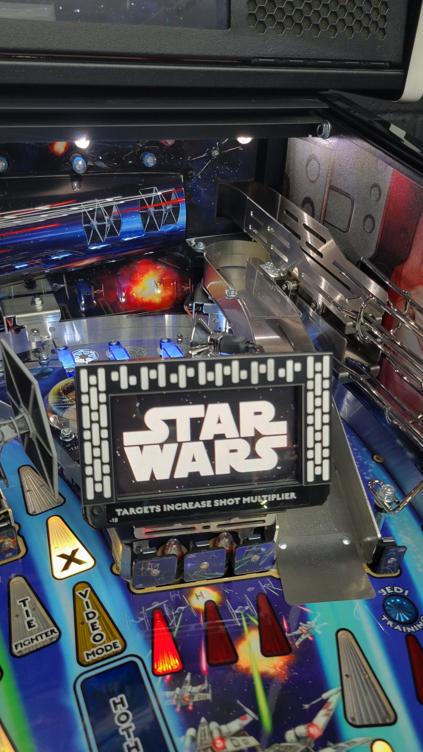 Star Wars LE Pinball with Official R2D2 Stern Topper