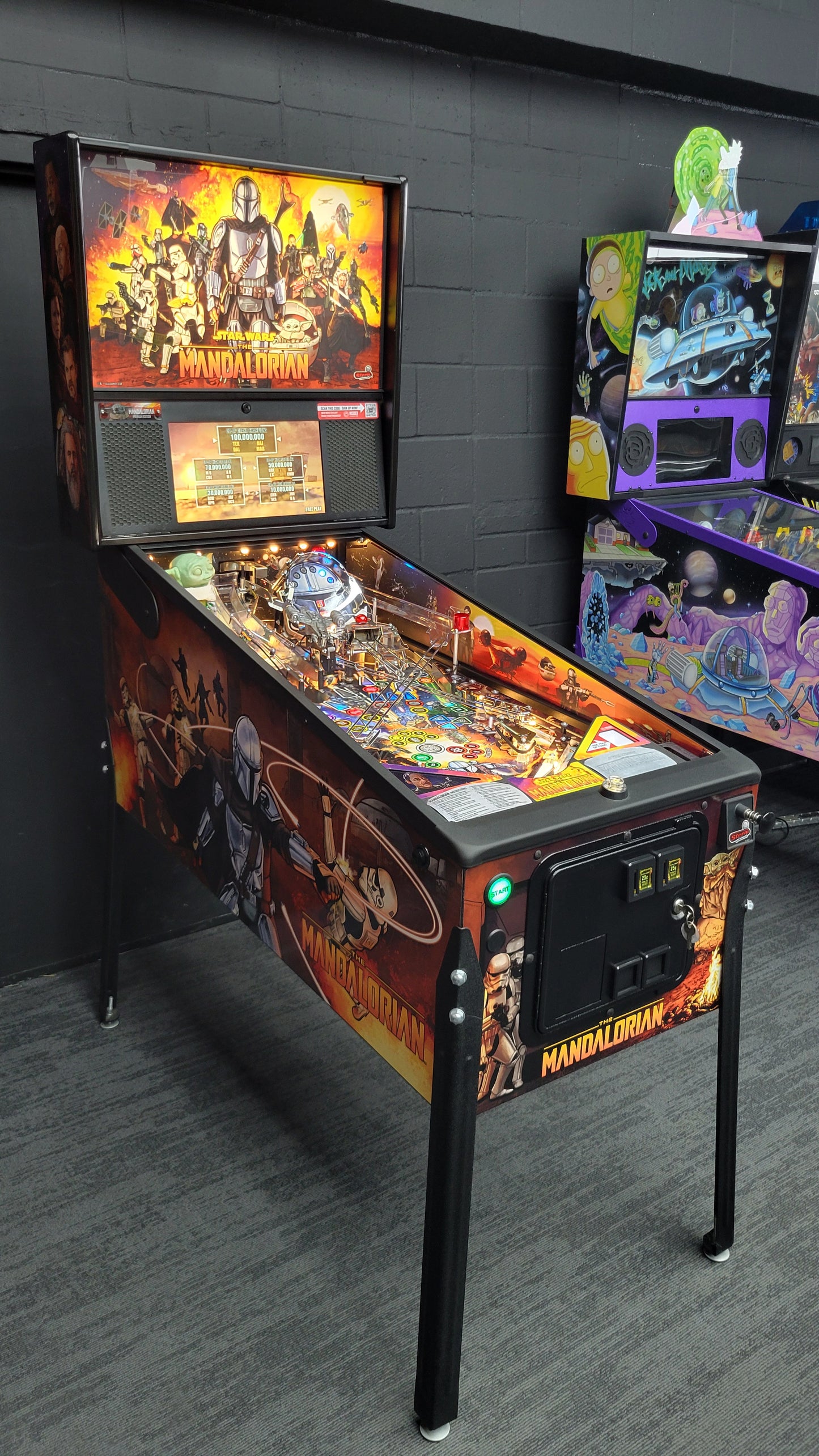 Stern Mandalorian Premium Pinball HUO