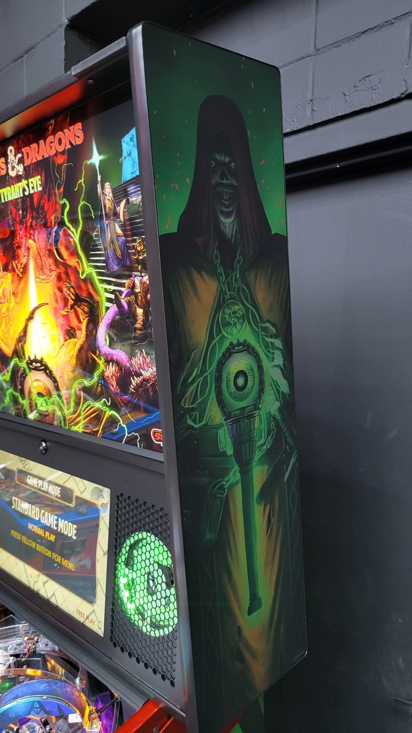 Stern Dungeon & Dragons The Tyrants Eve LE Pinball HUO