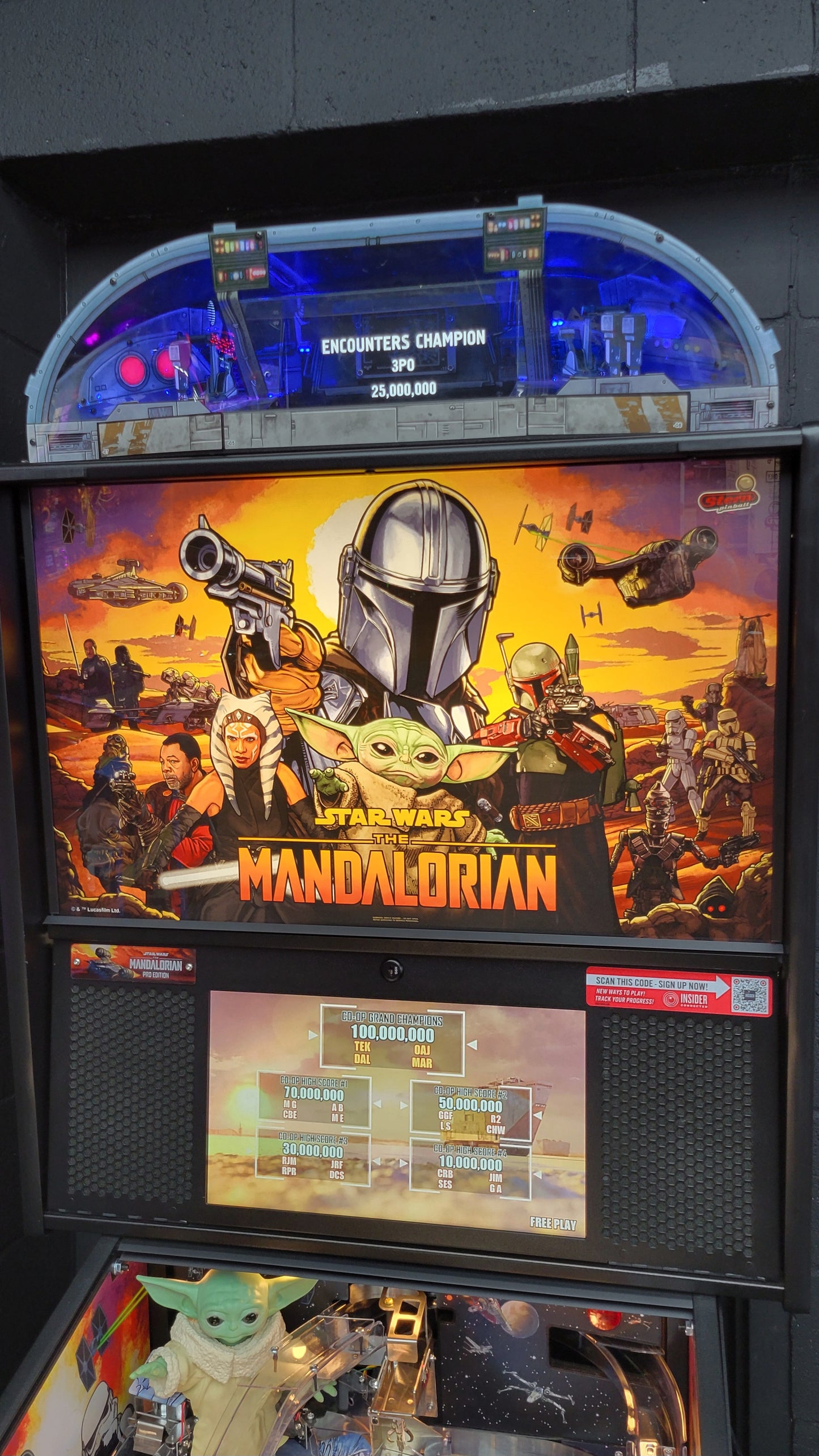 Stern Mandalorian Pro Pinball with Topper