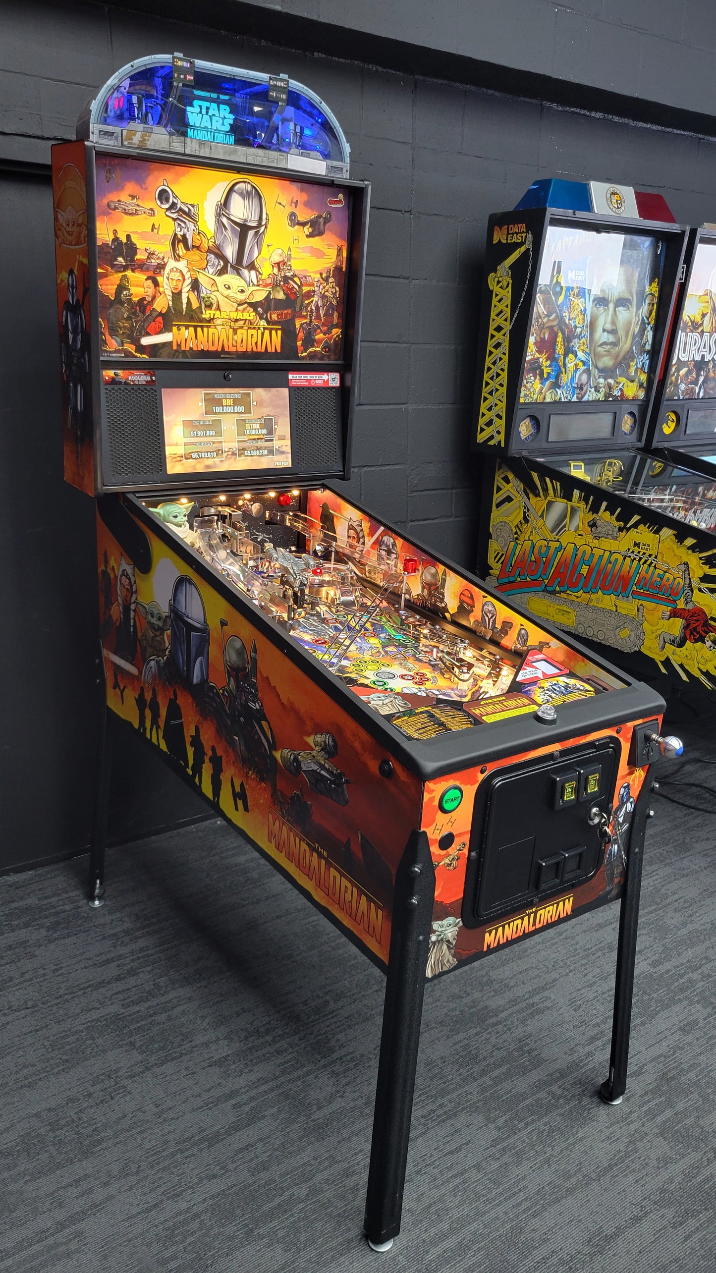 Stern Mandalorian Pro Pinball with Topper