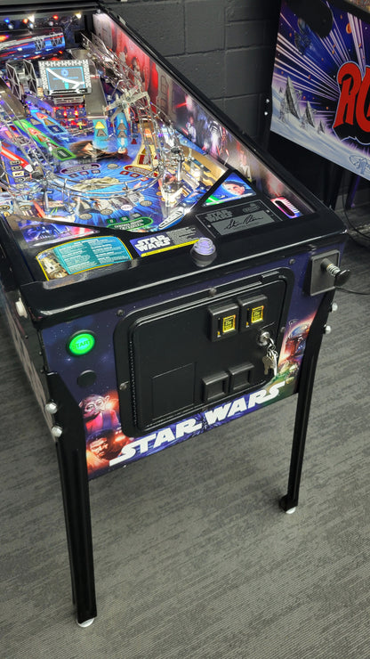 Star Wars LE Pinball with Official R2D2 Stern Topper