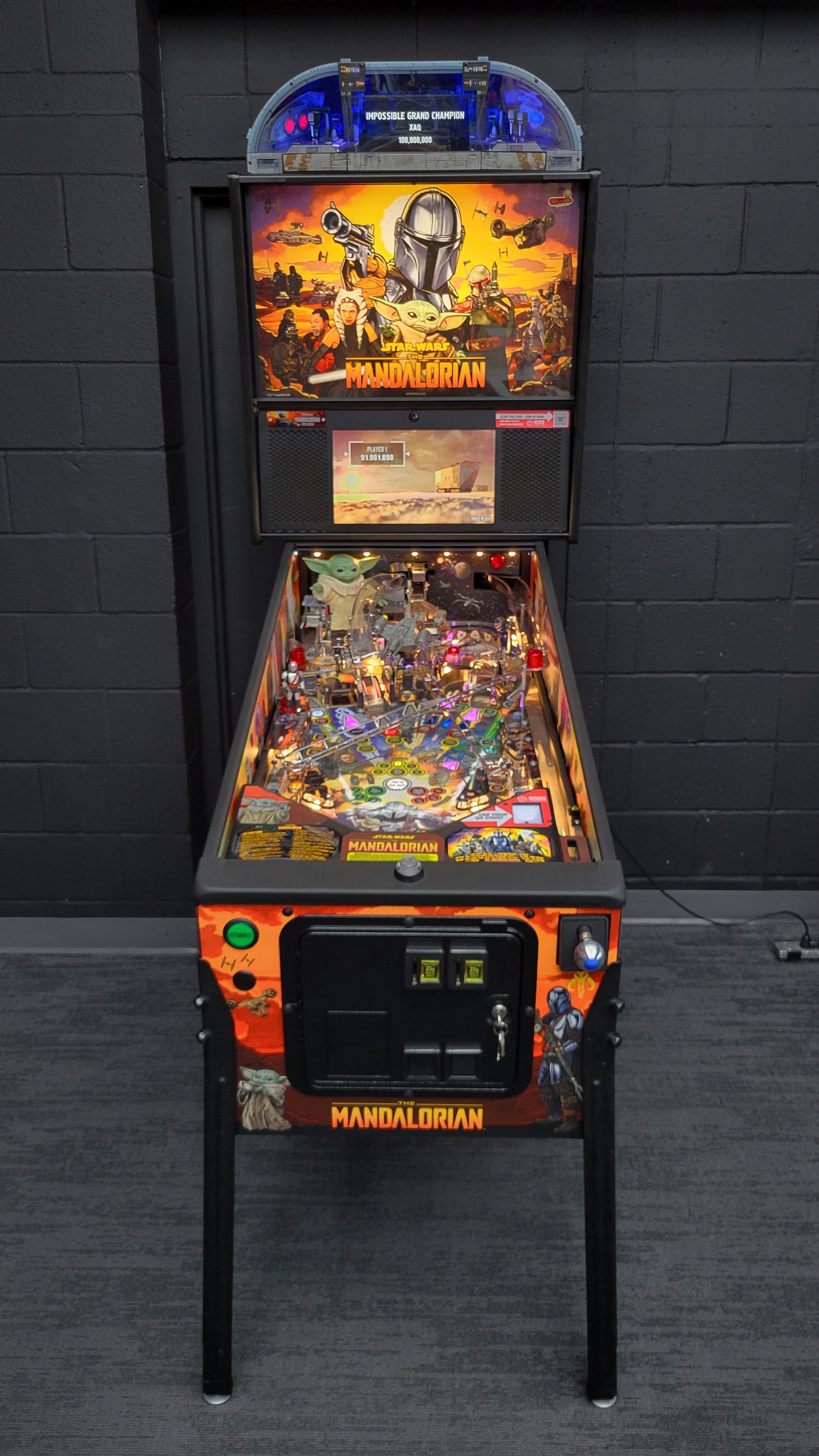 Stern Mandalorian Pro Pinball with Topper