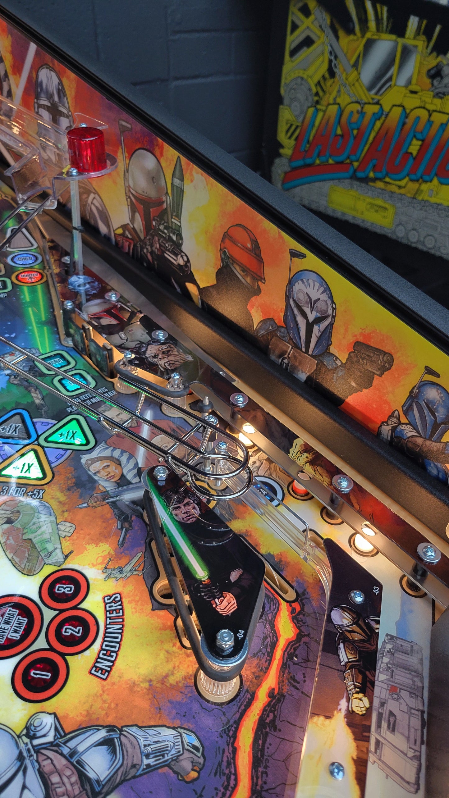 Stern Mandalorian Pro Pinball with Topper